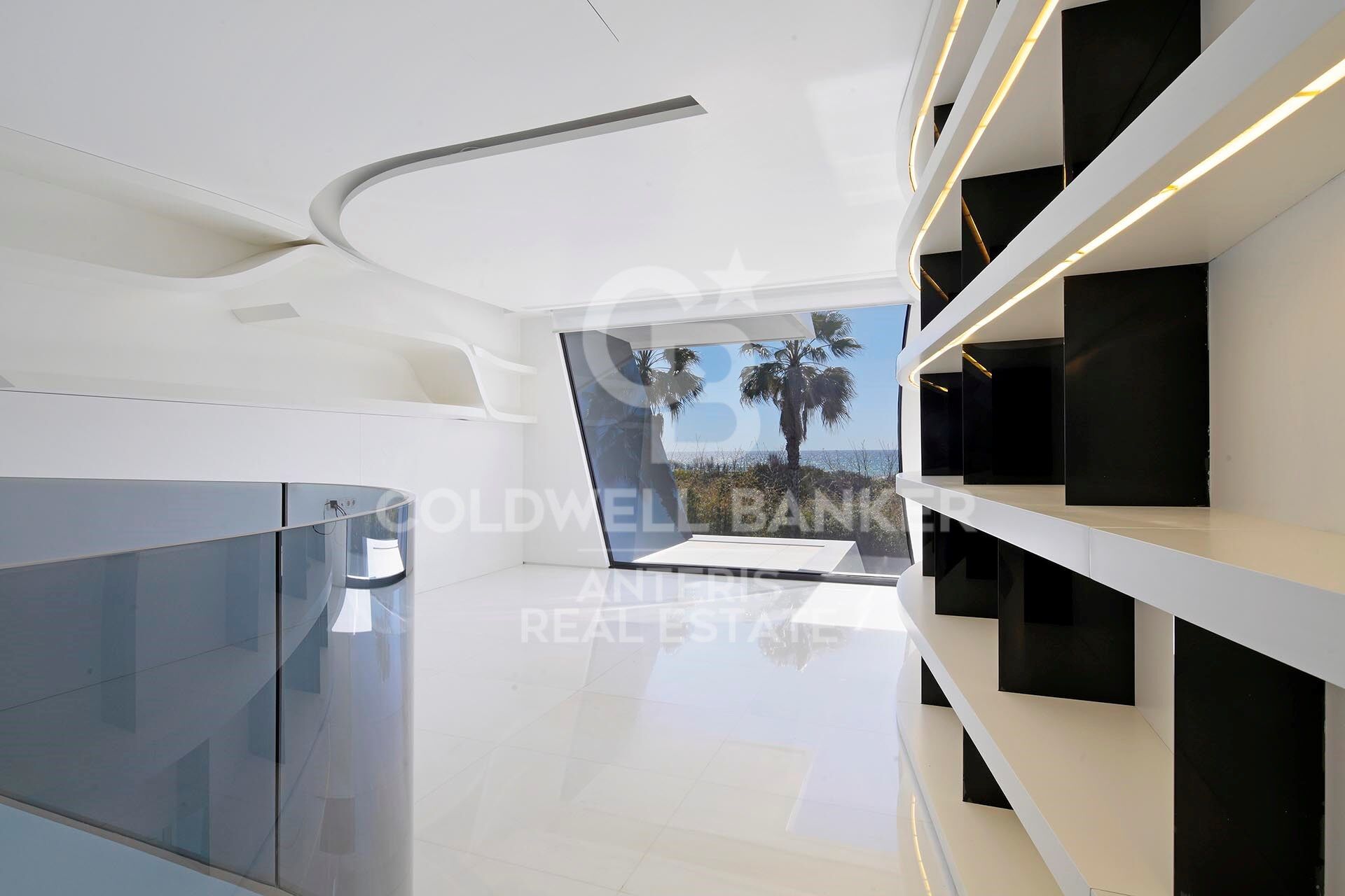 Luxurious Beachfront Oasis: A Spectacular Architectural Marvel in Gava Mar