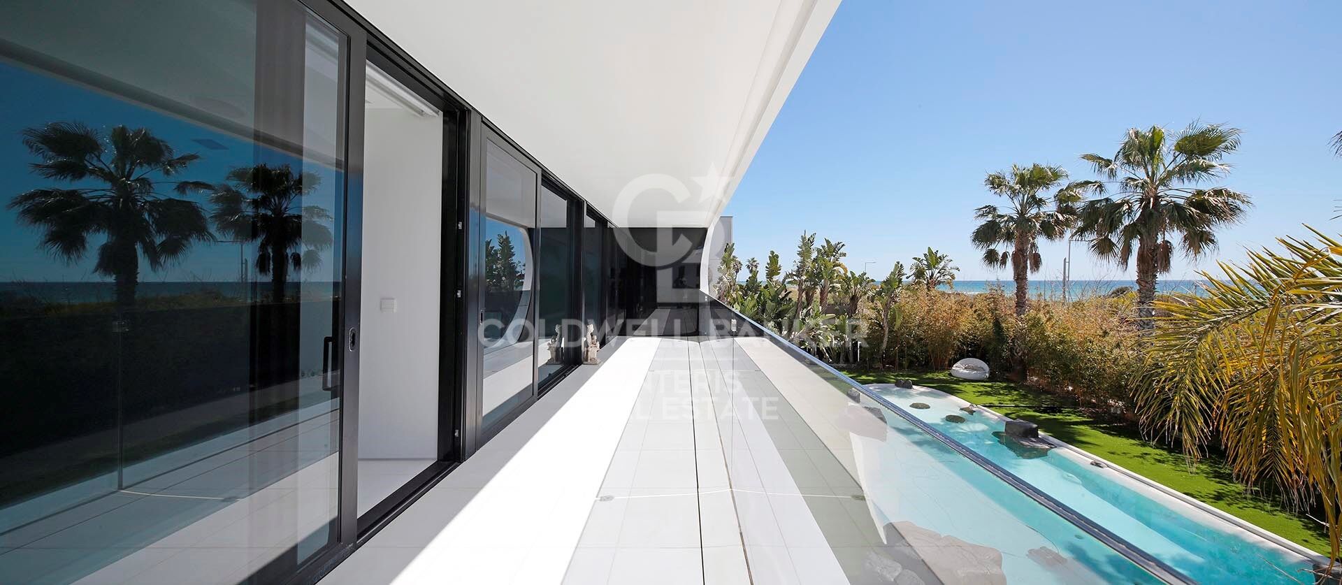 Luxurious Beachfront Oasis: A Spectacular Architectural Marvel in Gava Mar