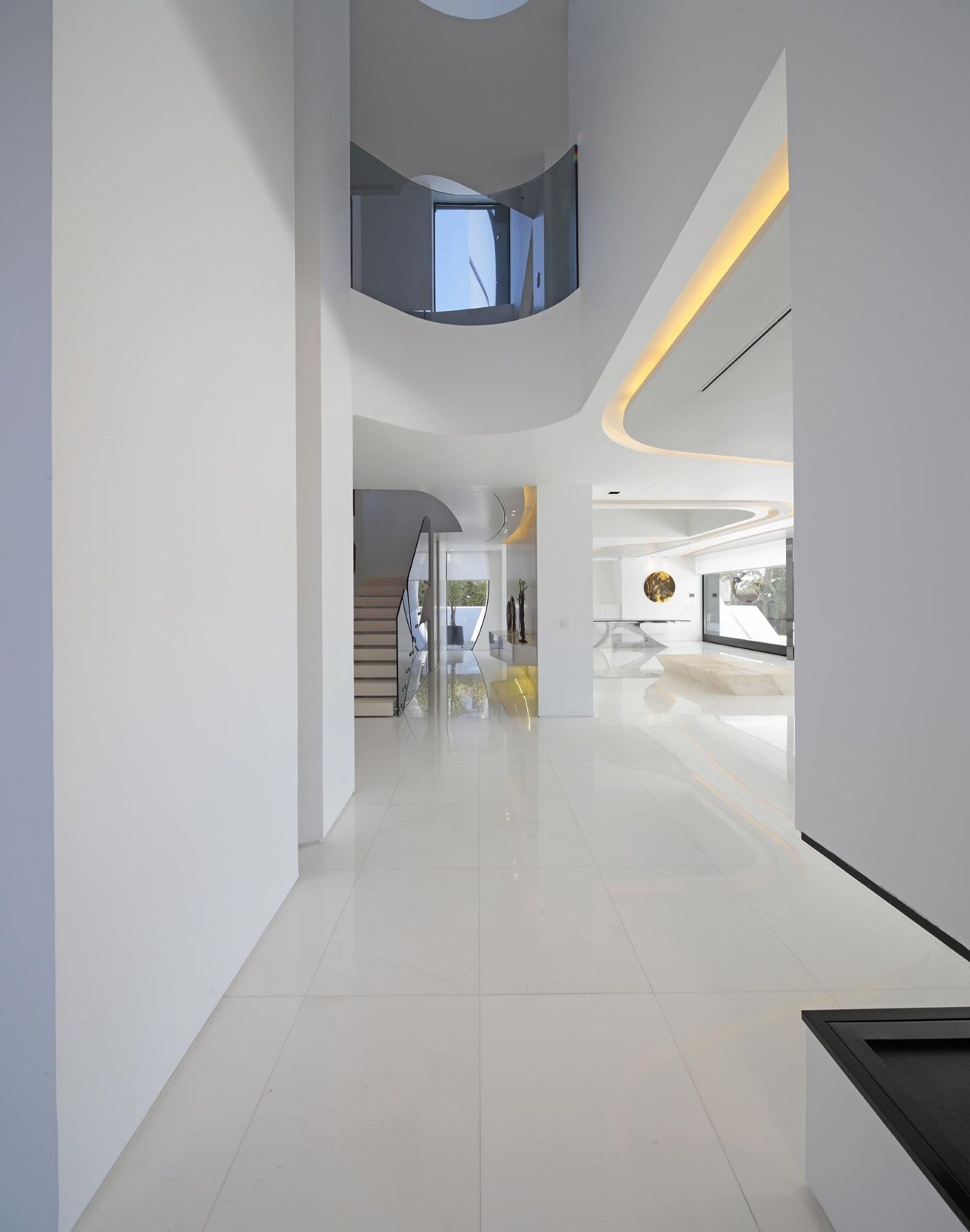 Luxurious Beachfront Oasis: A Spectacular Architectural Marvel in Gava Mar