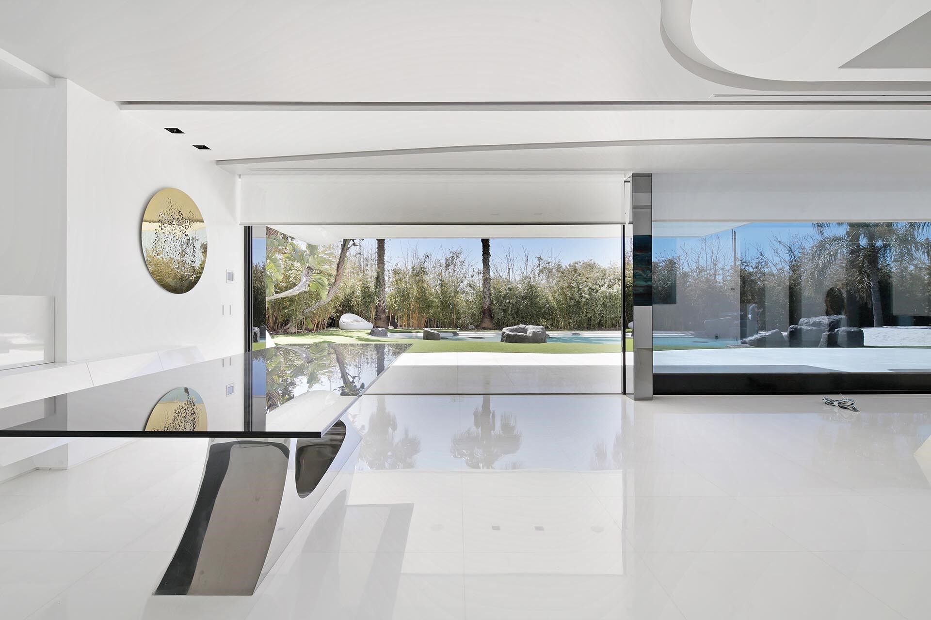 Luxurious Beachfront Oasis: A Spectacular Architectural Marvel in Gava Mar