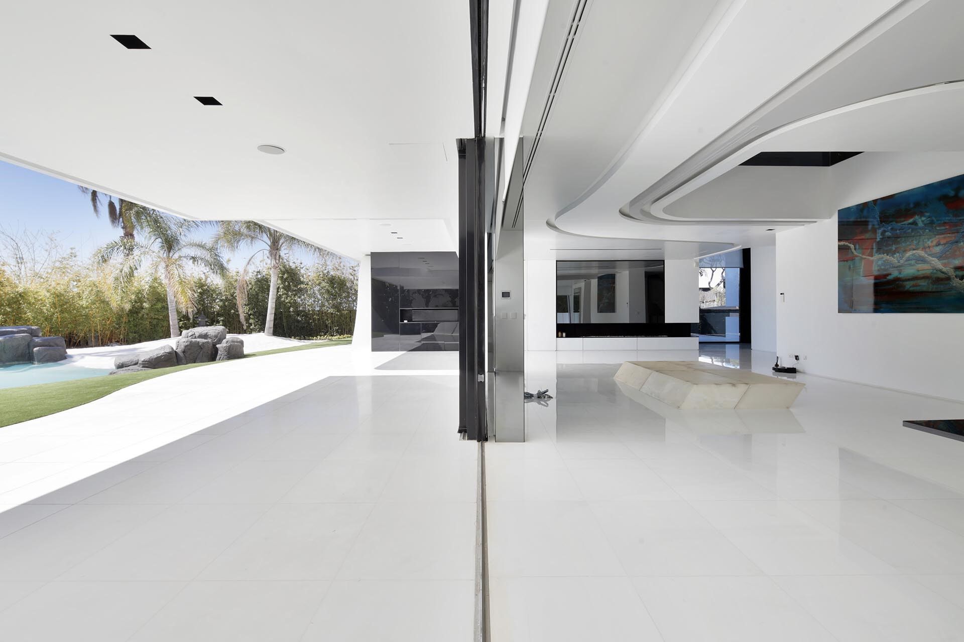 Luxurious Beachfront Oasis: A Spectacular Architectural Marvel in Gava Mar