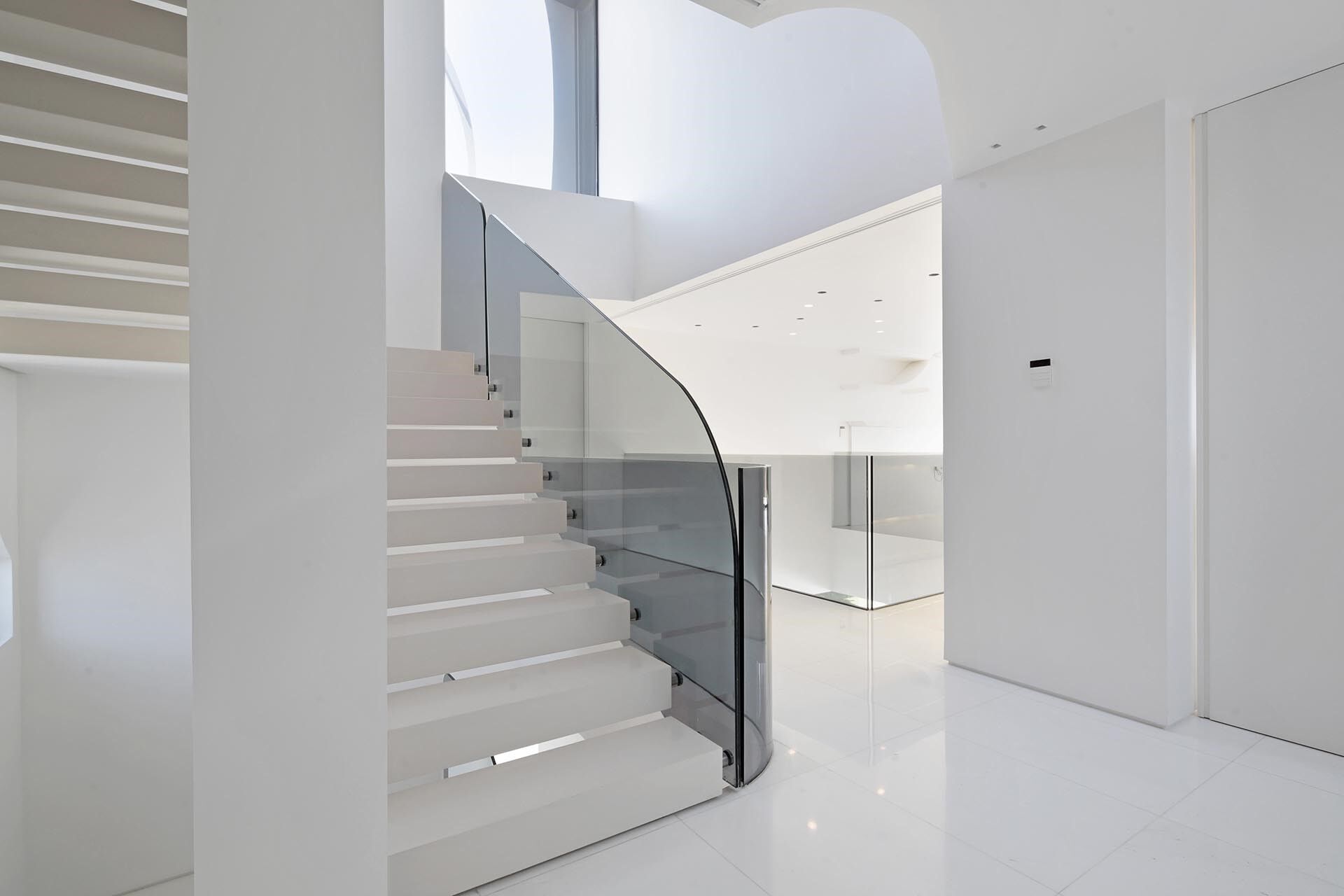 Luxurious Beachfront Oasis: A Spectacular Architectural Marvel in Gava Mar