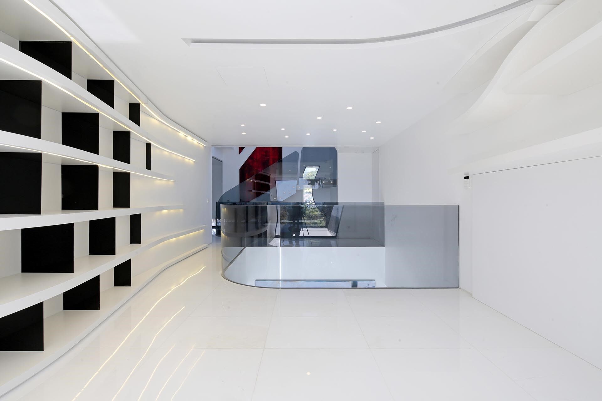 Luxurious Beachfront Oasis: A Spectacular Architectural Marvel in Gava Mar