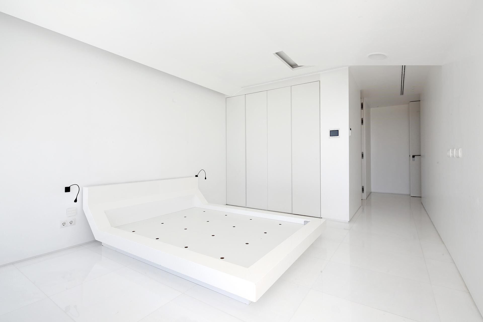 Luxurious Beachfront Oasis: A Spectacular Architectural Marvel in Gava Mar