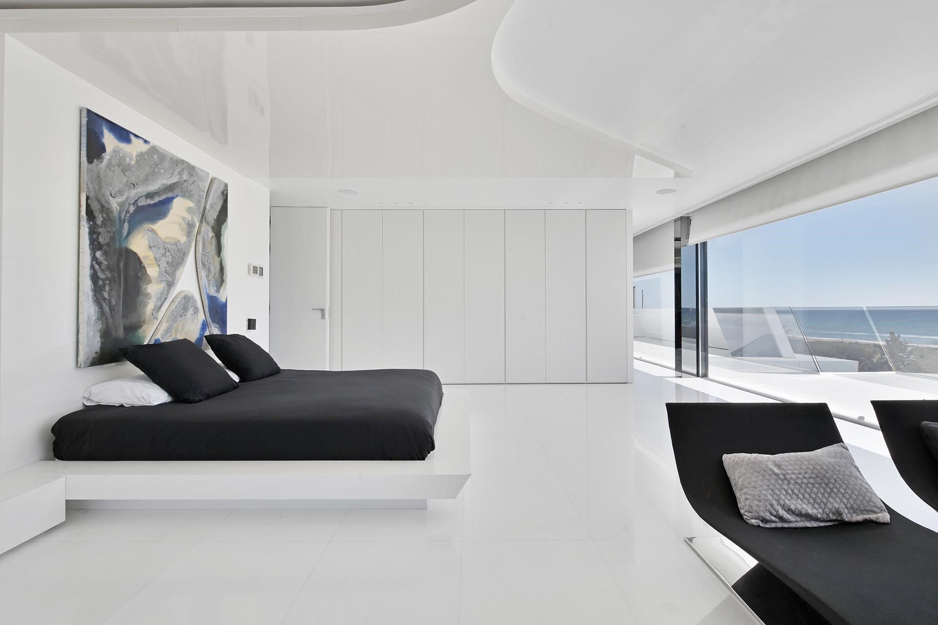 Luxurious Beachfront Oasis: A Spectacular Architectural Marvel in Gava Mar