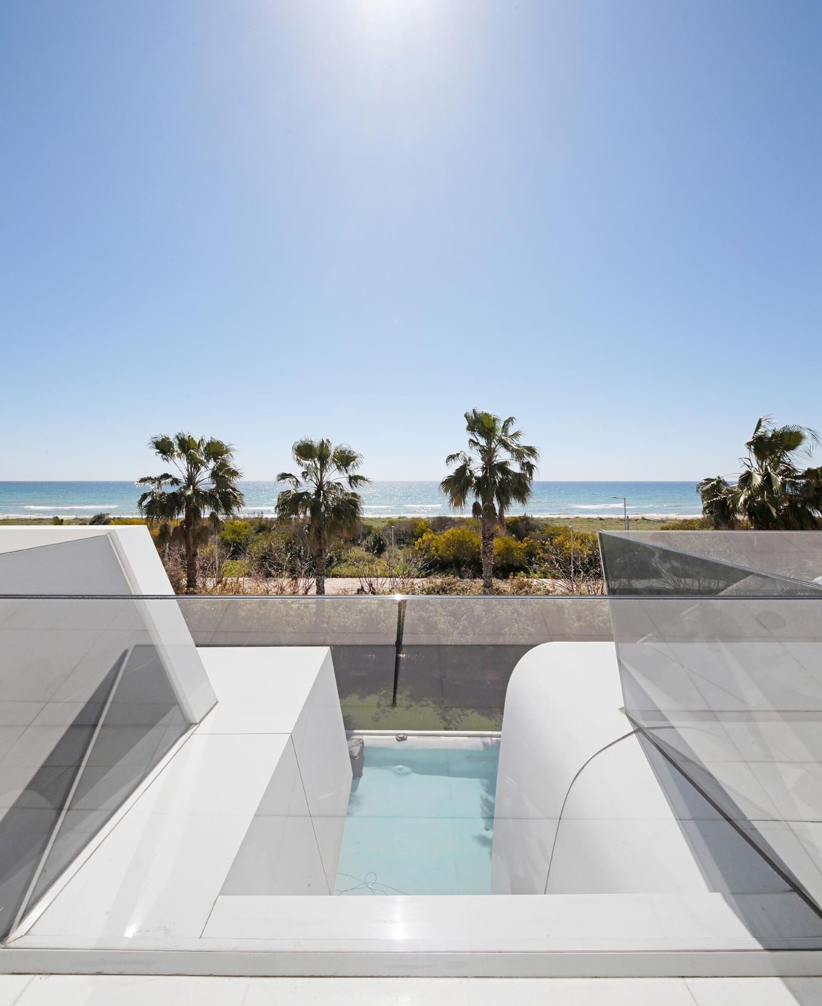 Luxurious Beachfront Oasis: A Spectacular Architectural Marvel in Gava Mar