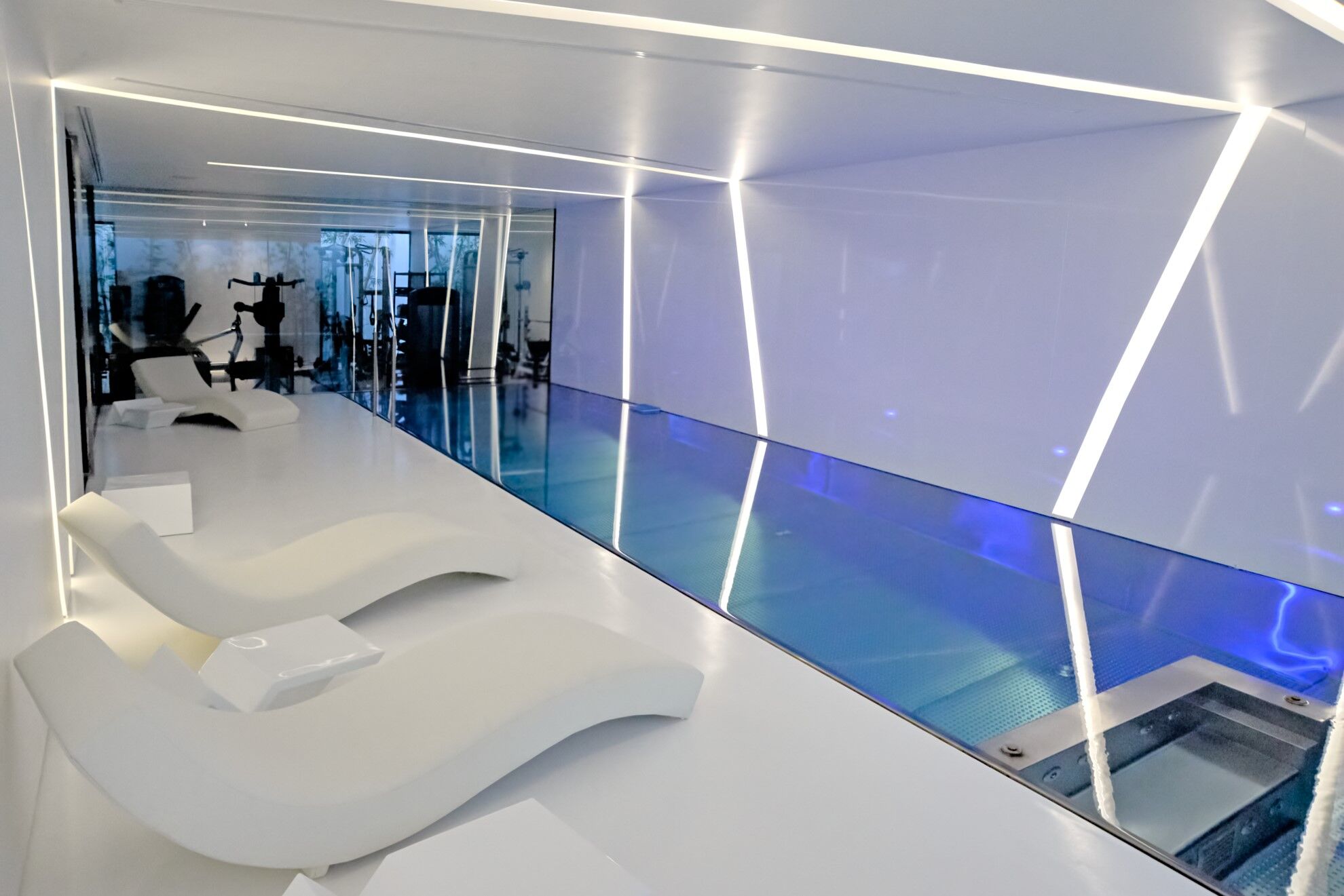 Luxurious Beachfront Oasis: A Spectacular Architectural Marvel in Gava Mar