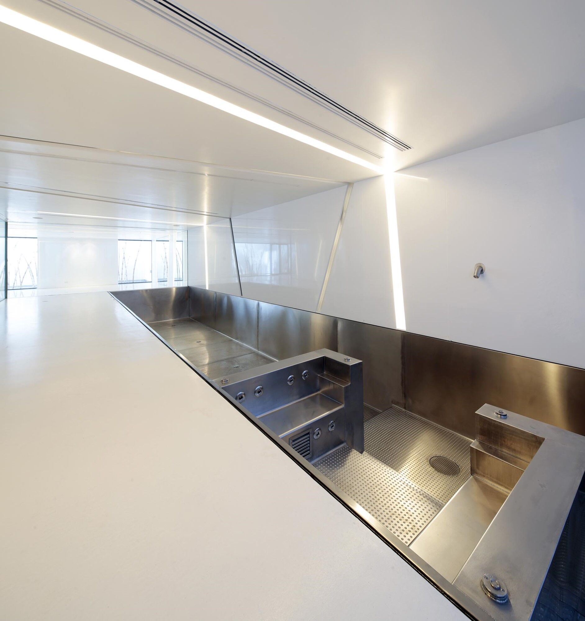 Luxurious Beachfront Oasis: A Spectacular Architectural Marvel in Gava Mar