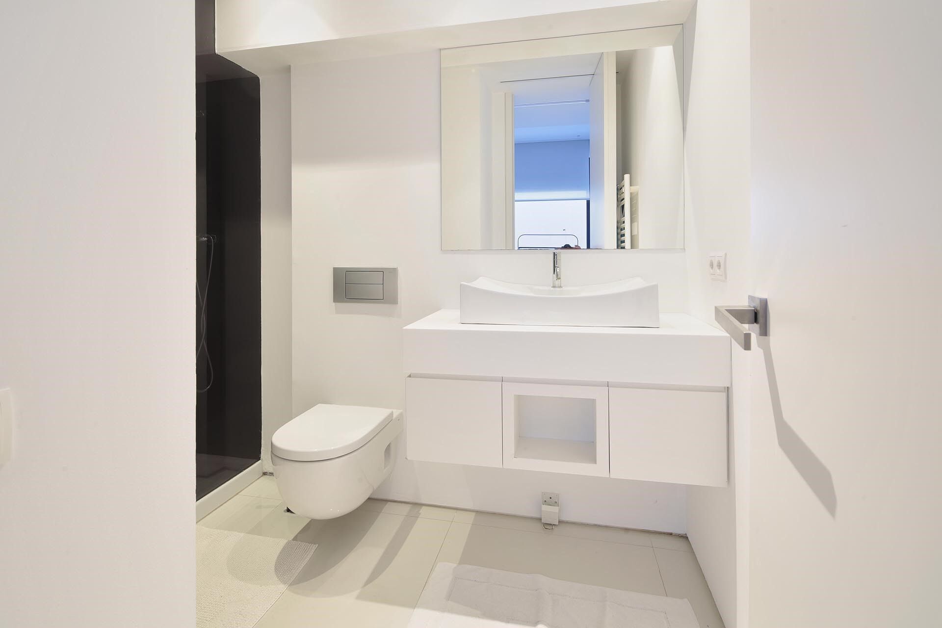 Luxurious Beachfront Oasis: A Spectacular Architectural Marvel in Gava Mar