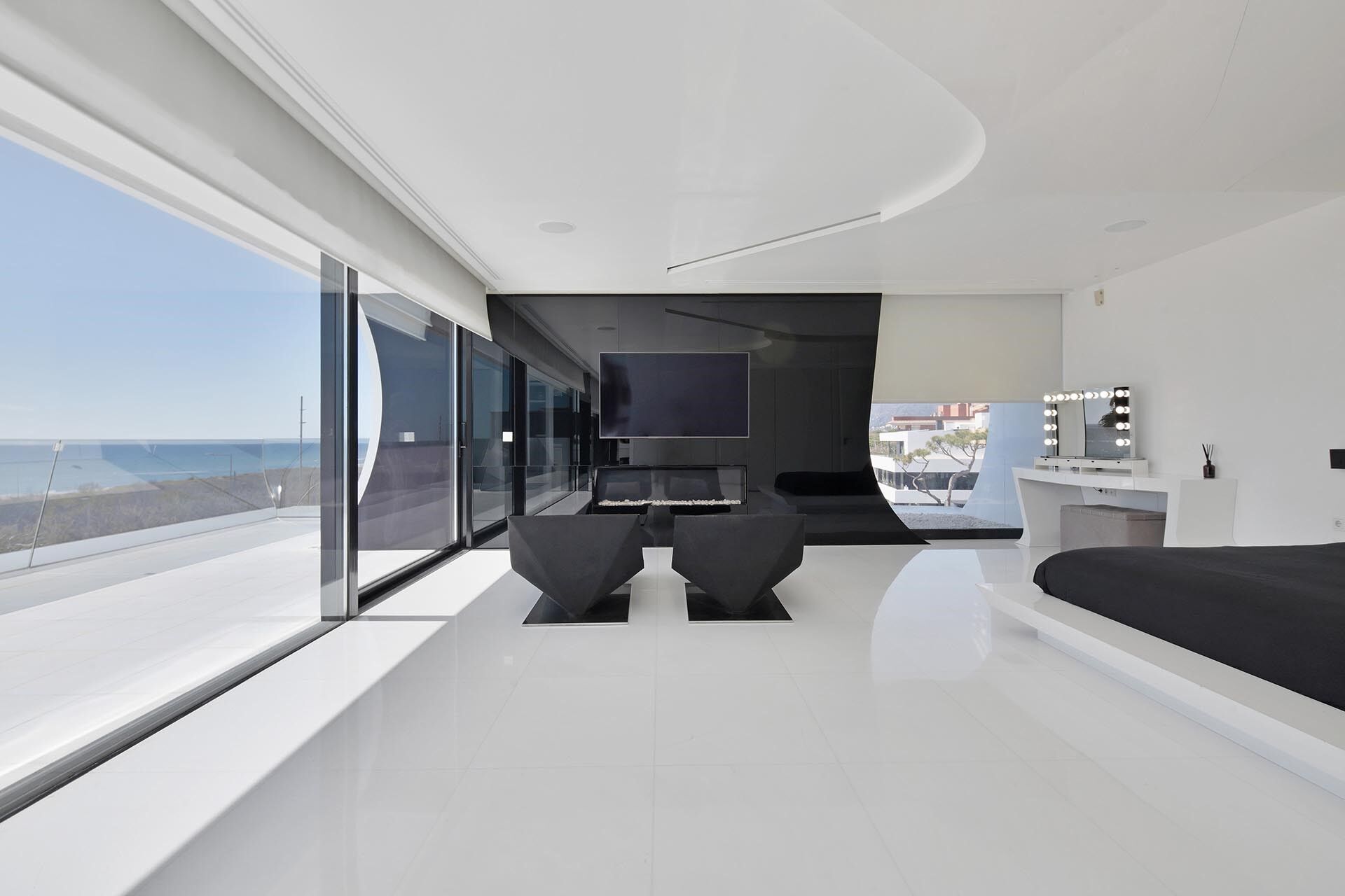 Luxurious Beachfront Oasis: A Spectacular Architectural Marvel in Gava Mar