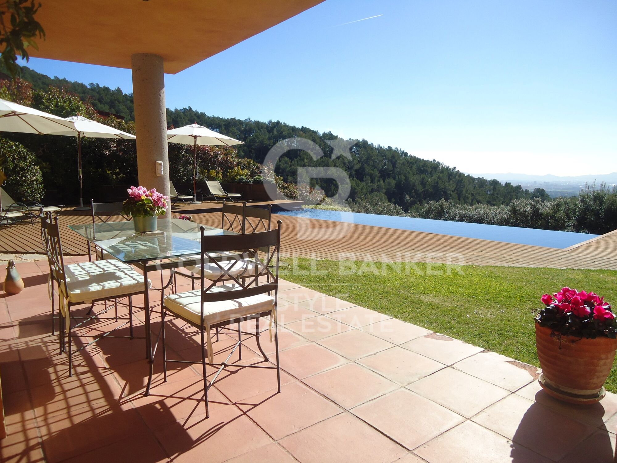 Magnificent property with excellent views