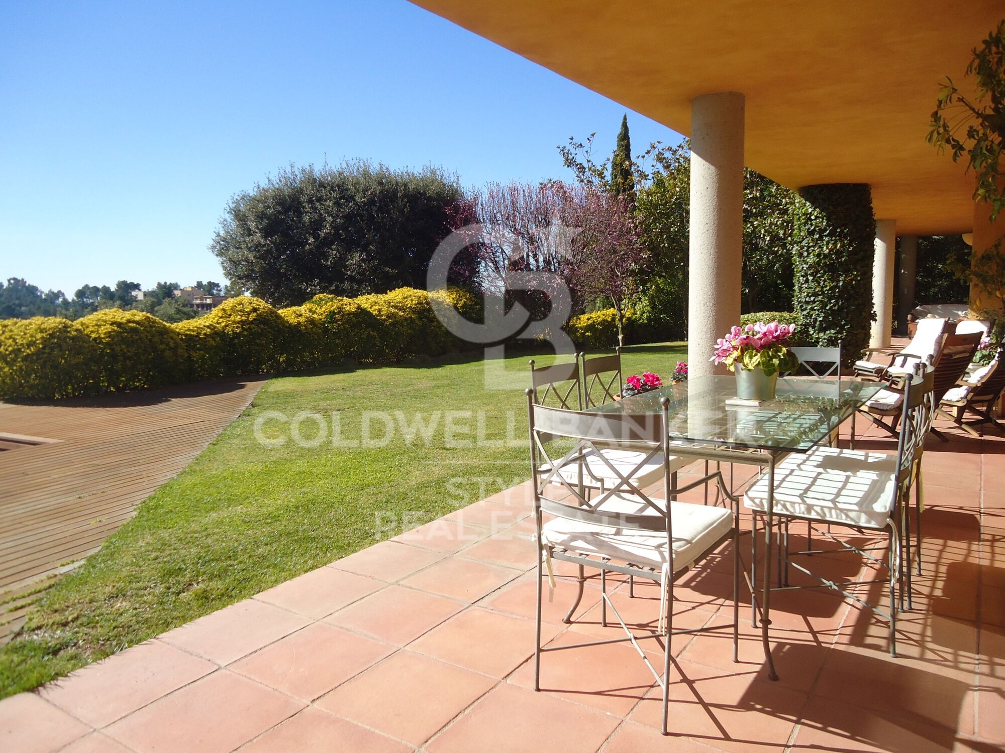 Magnificent property with excellent views