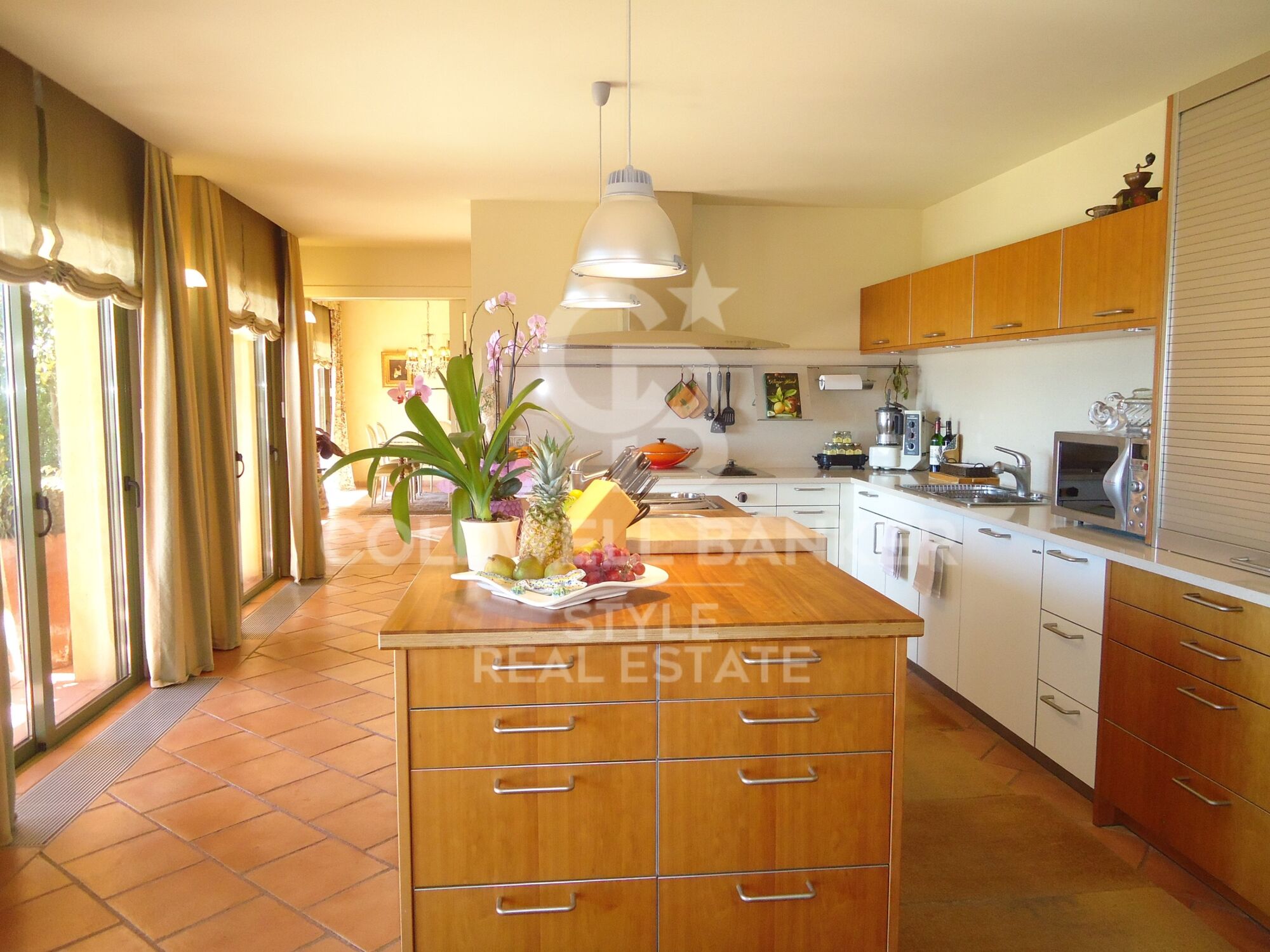 Magnificent property with excellent views