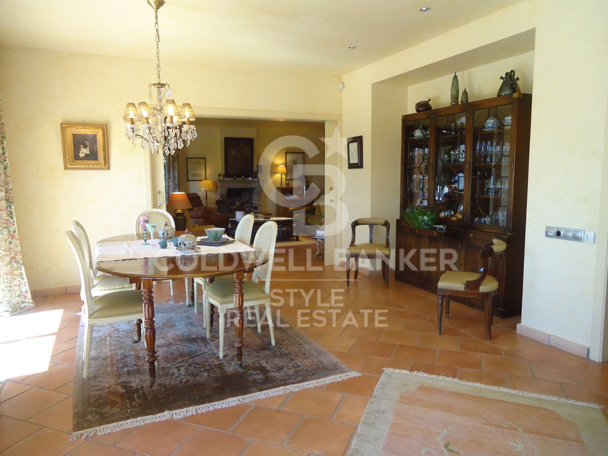 Magnificent property with excellent views