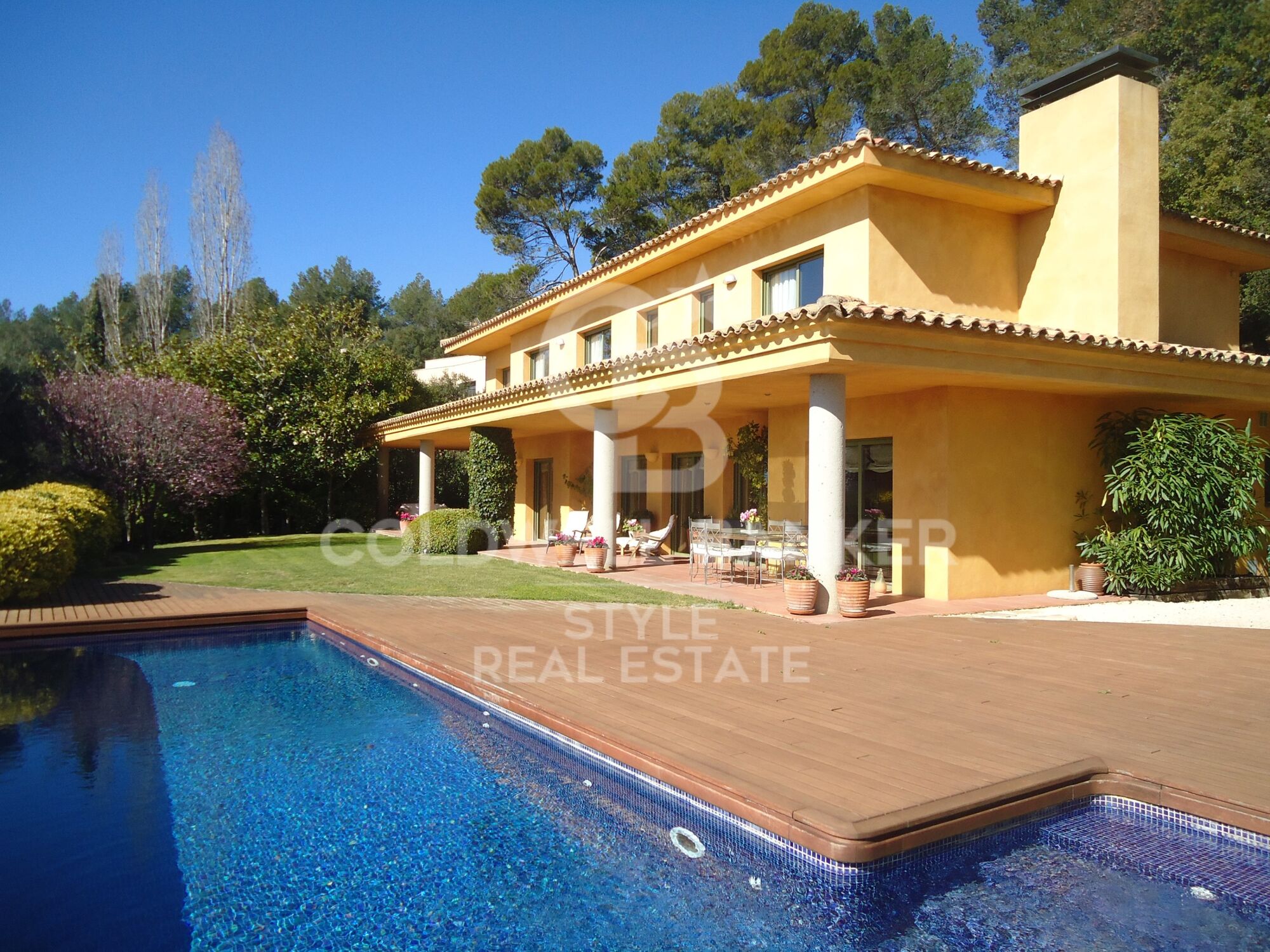 Magnificent property with excellent views