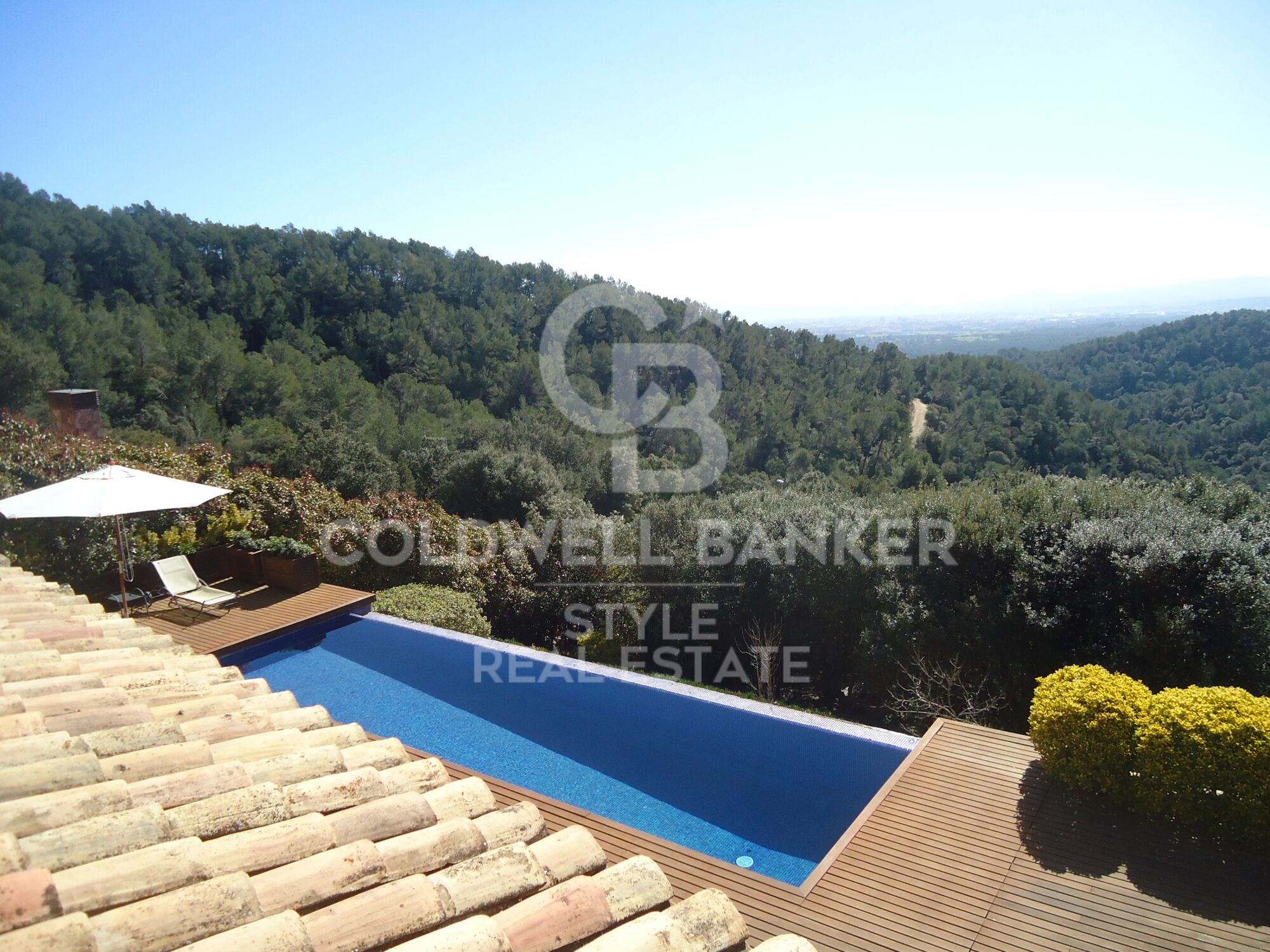 Magnificent property with excellent views