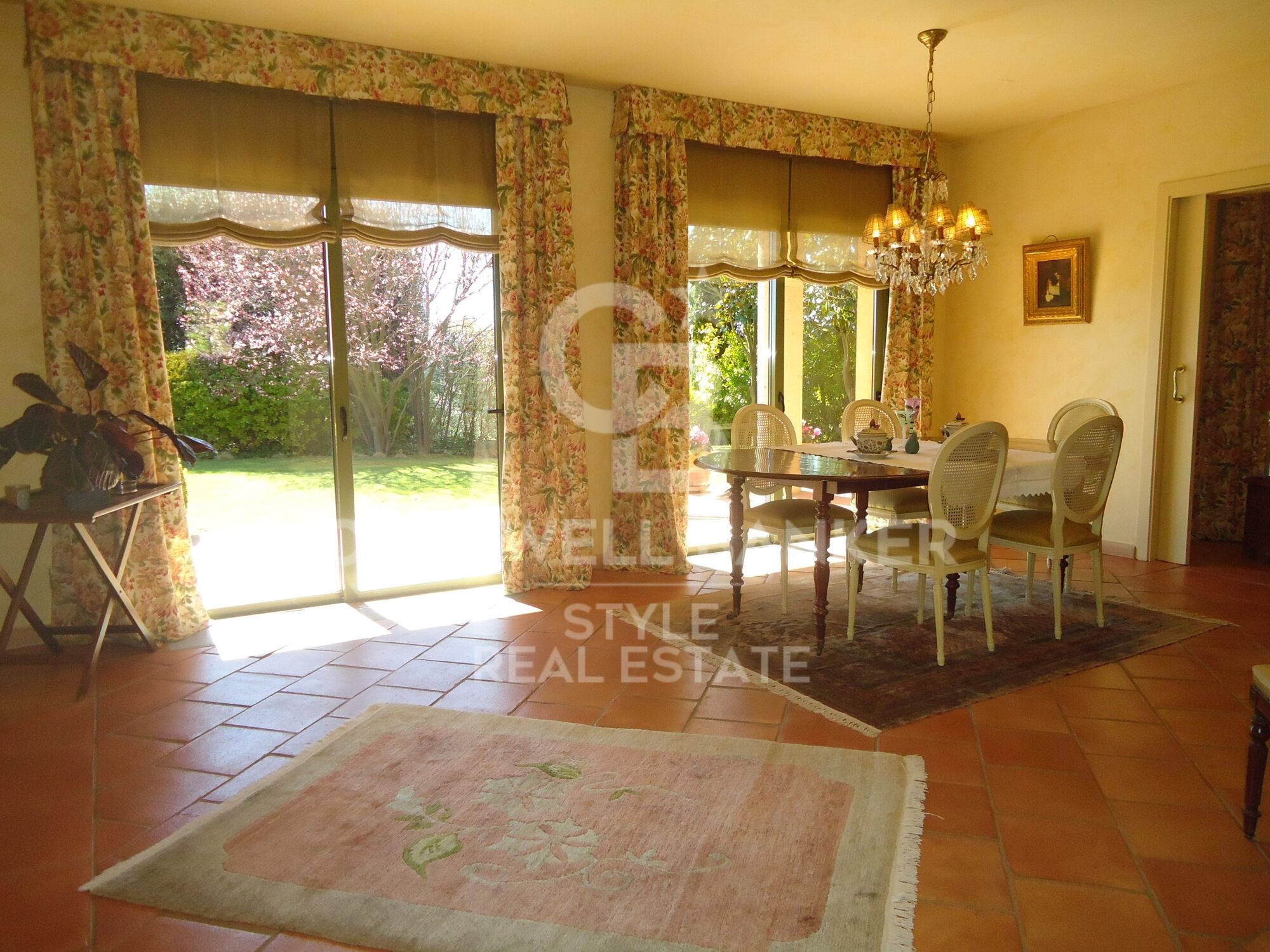 Magnificent property with excellent views