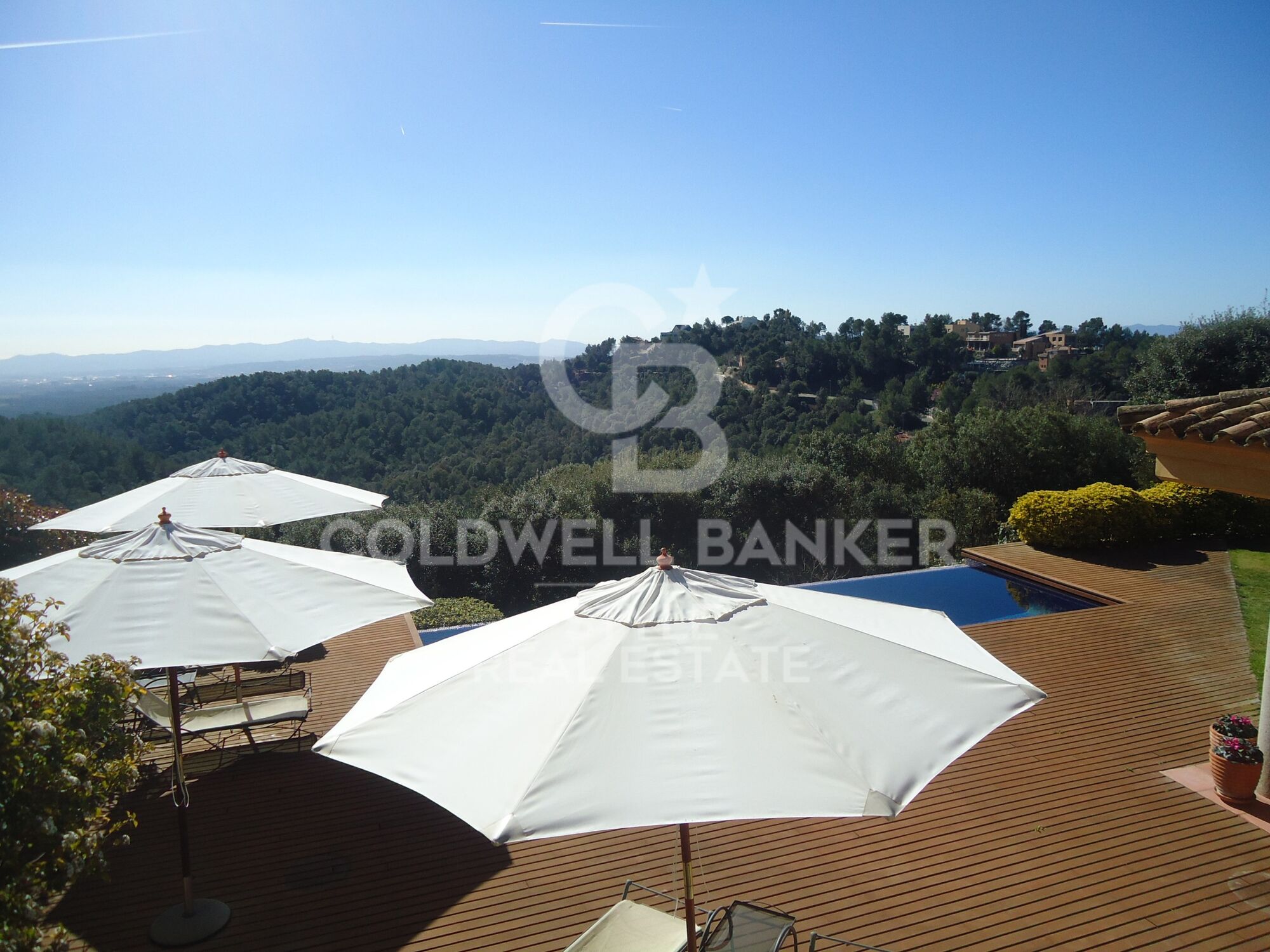 Magnificent property with excellent views