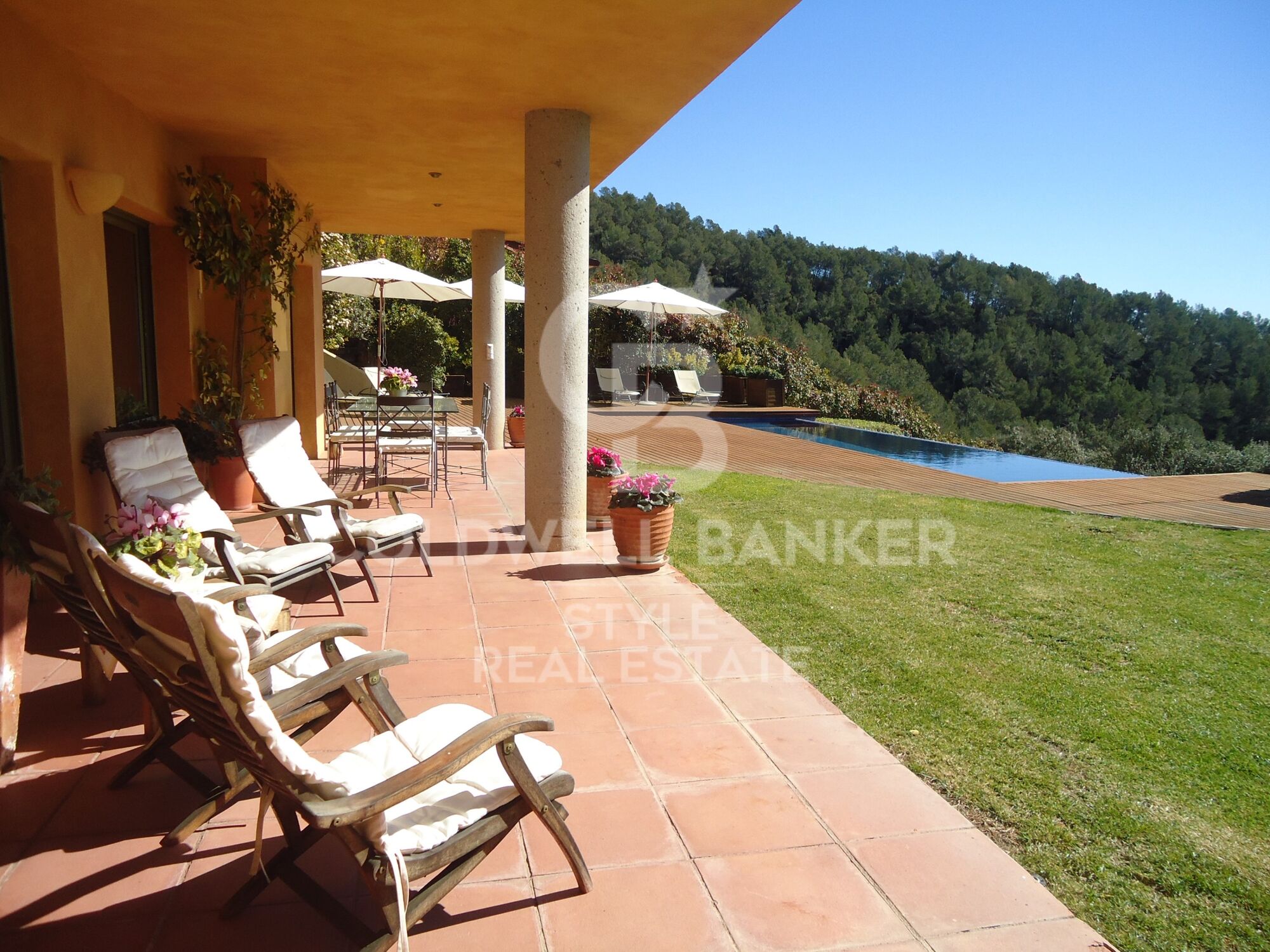 Magnificent property with excellent views