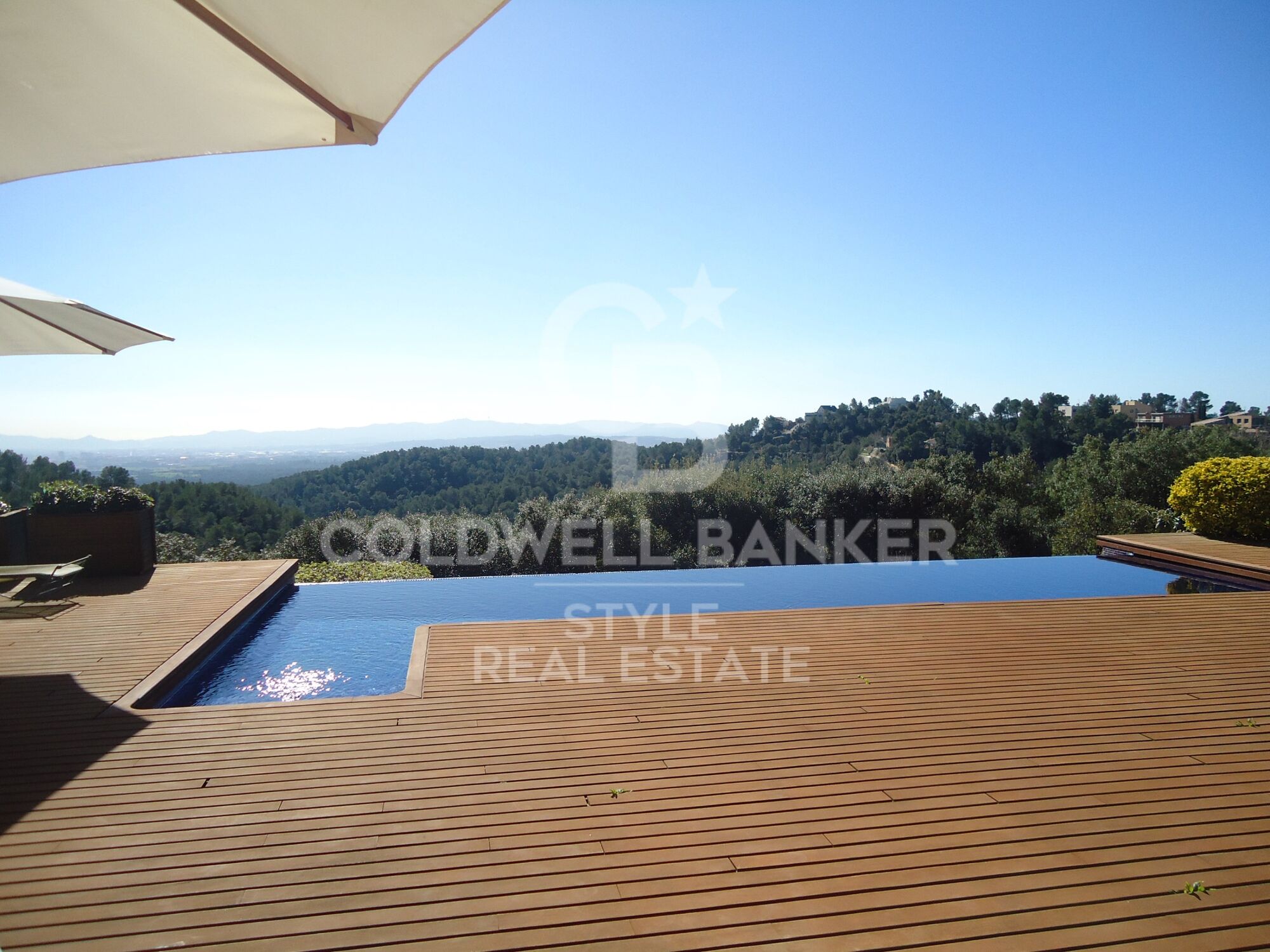 Magnificent property with excellent views