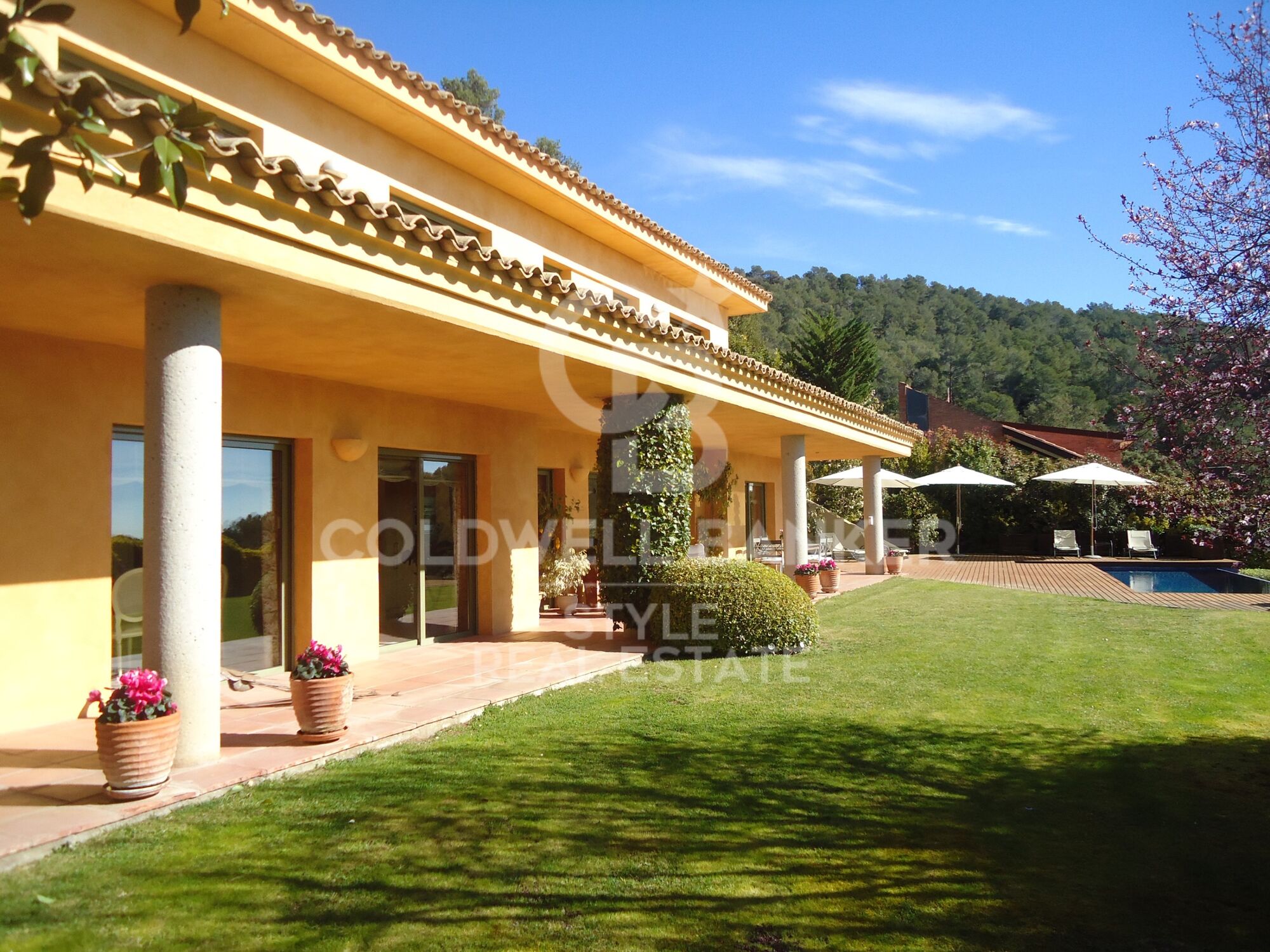 Magnificent property with excellent views