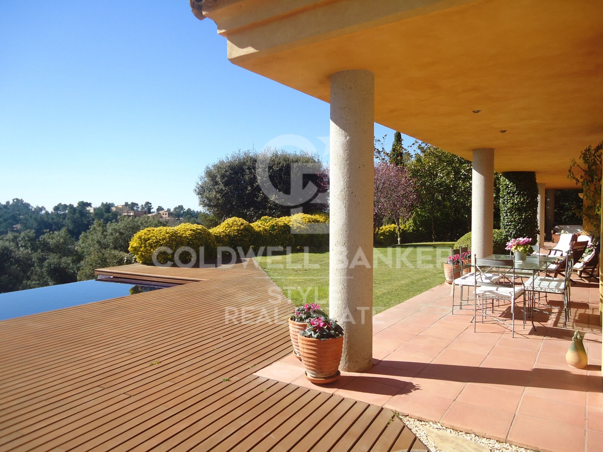 Magnificent property with excellent views