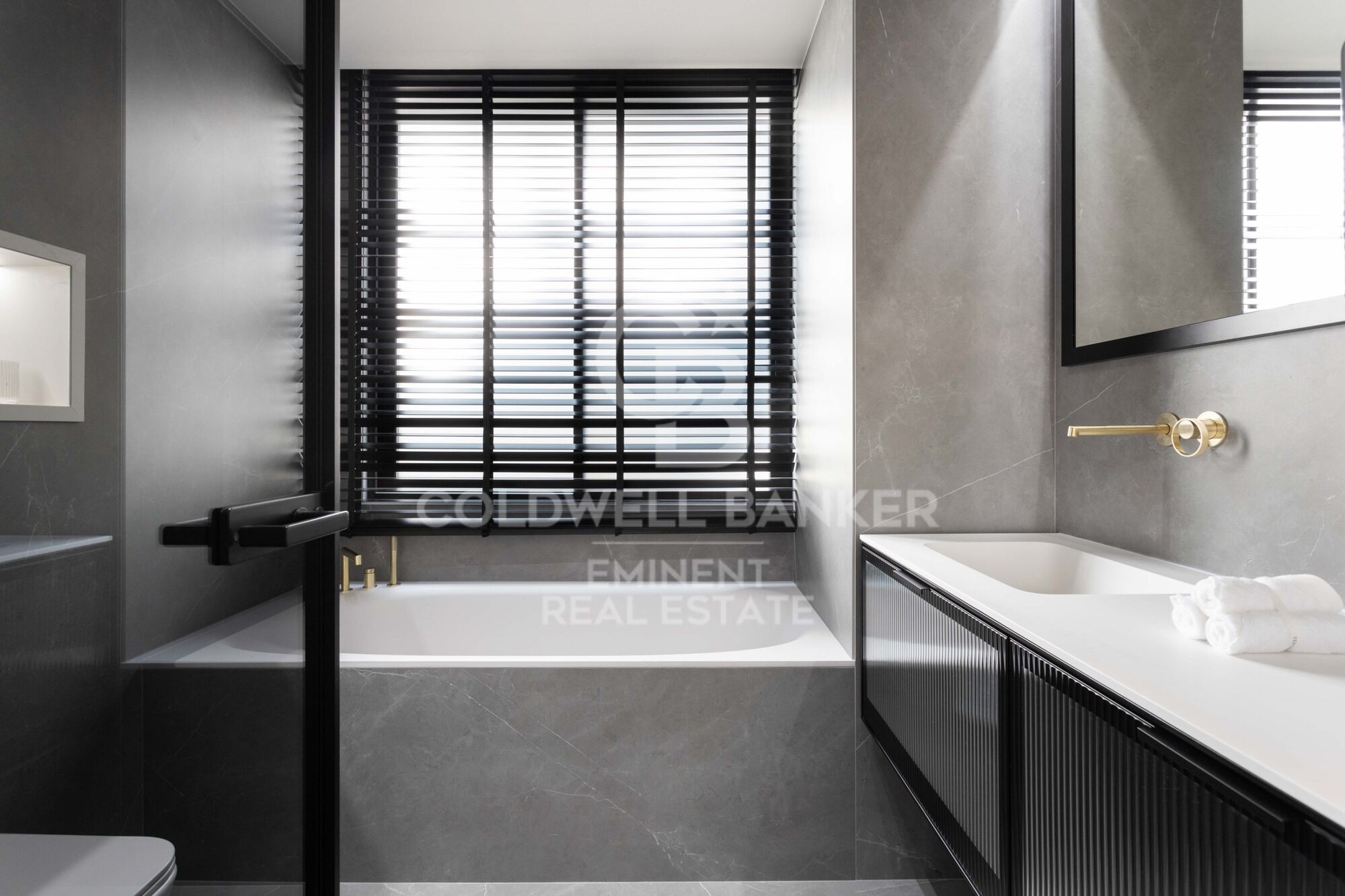 MAGNIFIQUE APPARTEMENT SUR VIA AUGUSTA - GANDUXER.