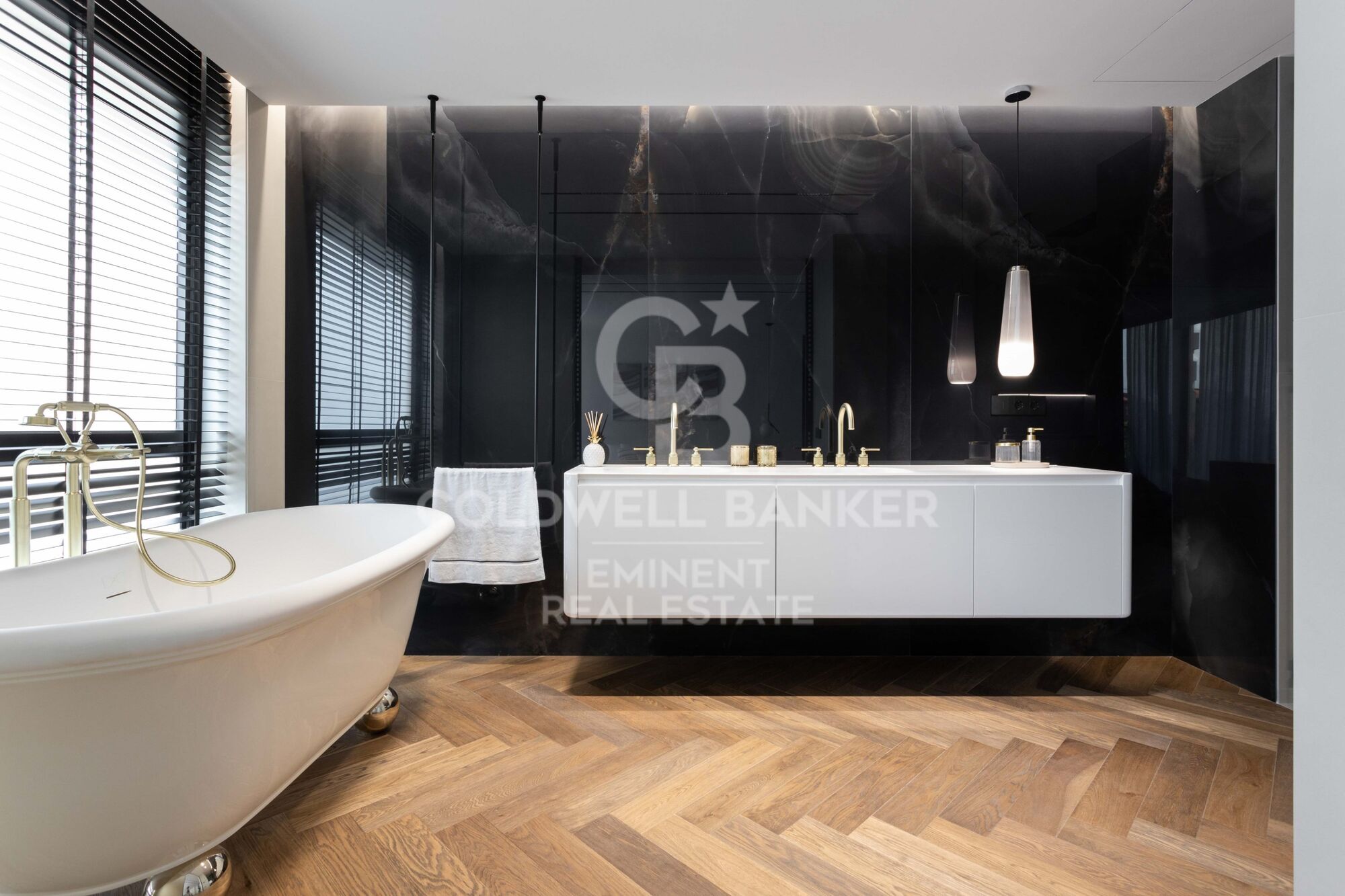 MAGNIFIQUE APPARTEMENT SUR VIA AUGUSTA - GANDUXER.