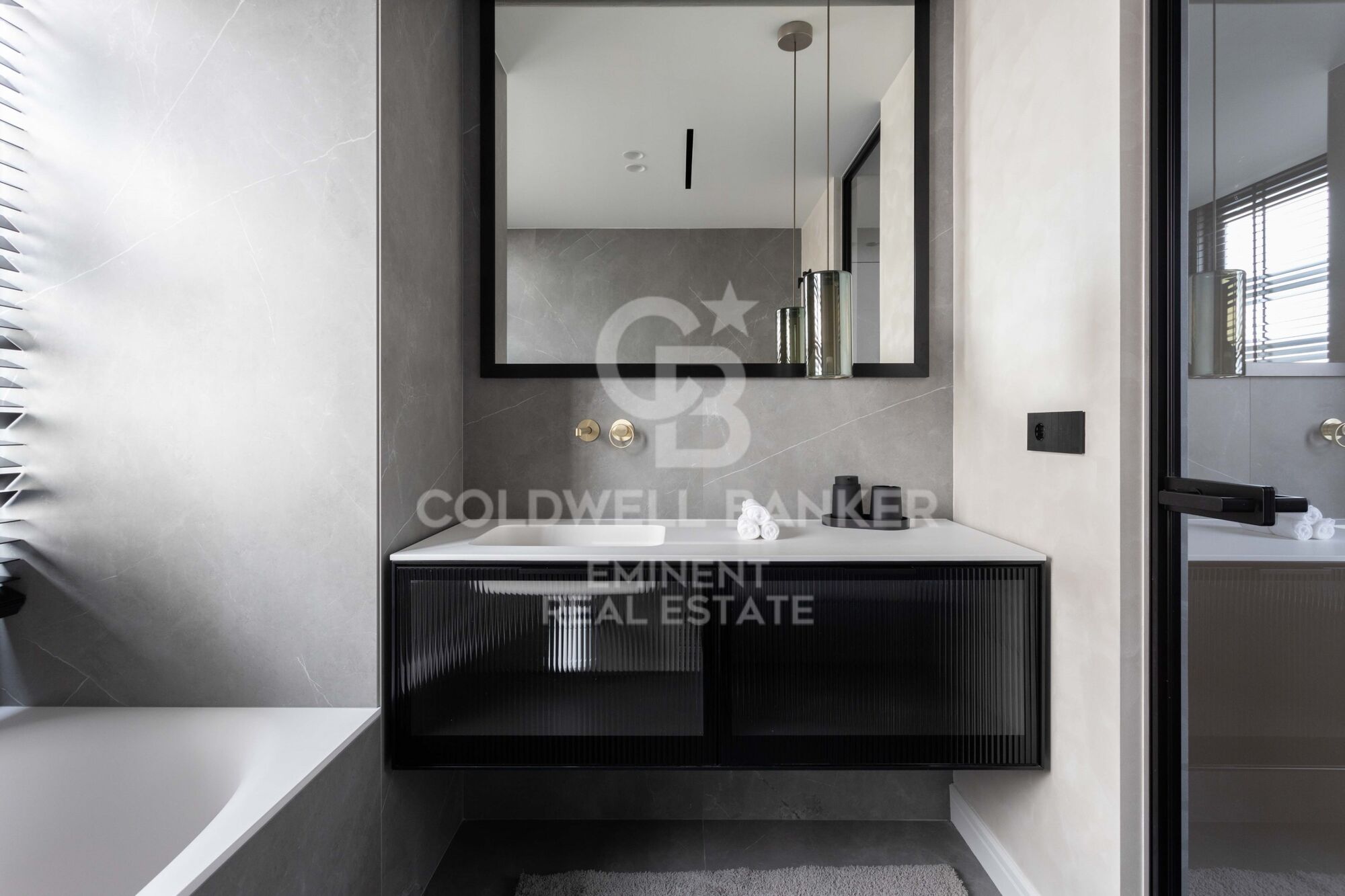 MAGNIFIQUE APPARTEMENT SUR VIA AUGUSTA - GANDUXER.