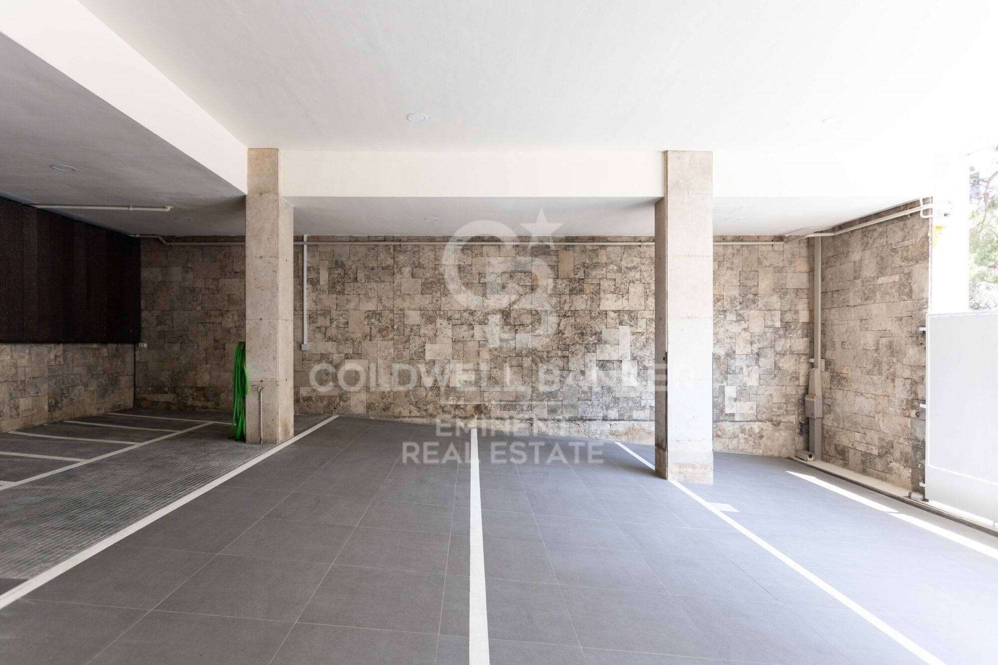 MAGNIFIQUE APPARTEMENT SUR VIA AUGUSTA - GANDUXER.