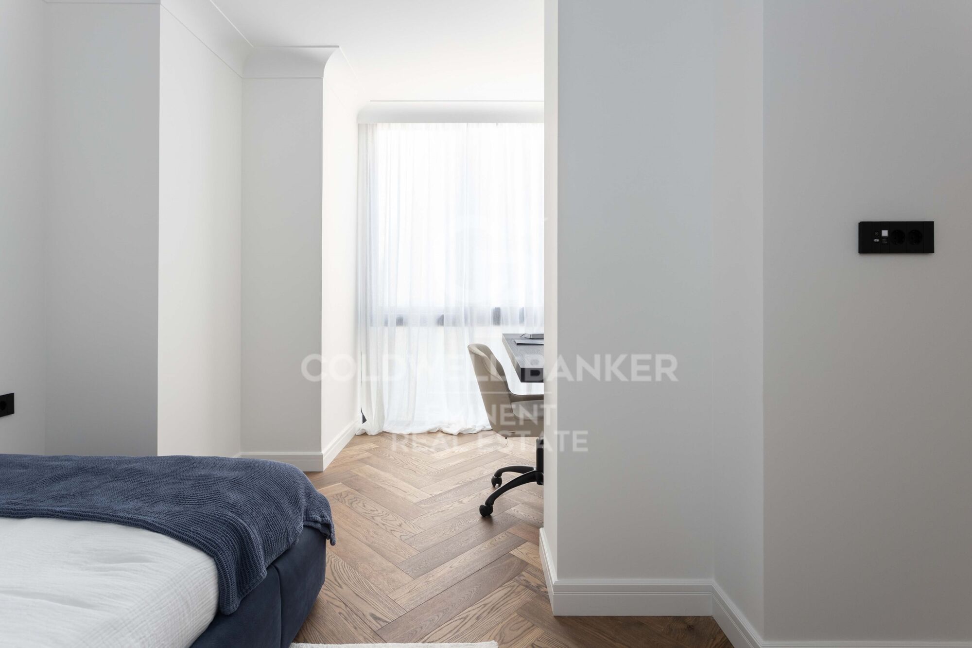 PRÄCHTIGE WOHNUNG AN DER VIA AUGUSTA - GANDUXER.
