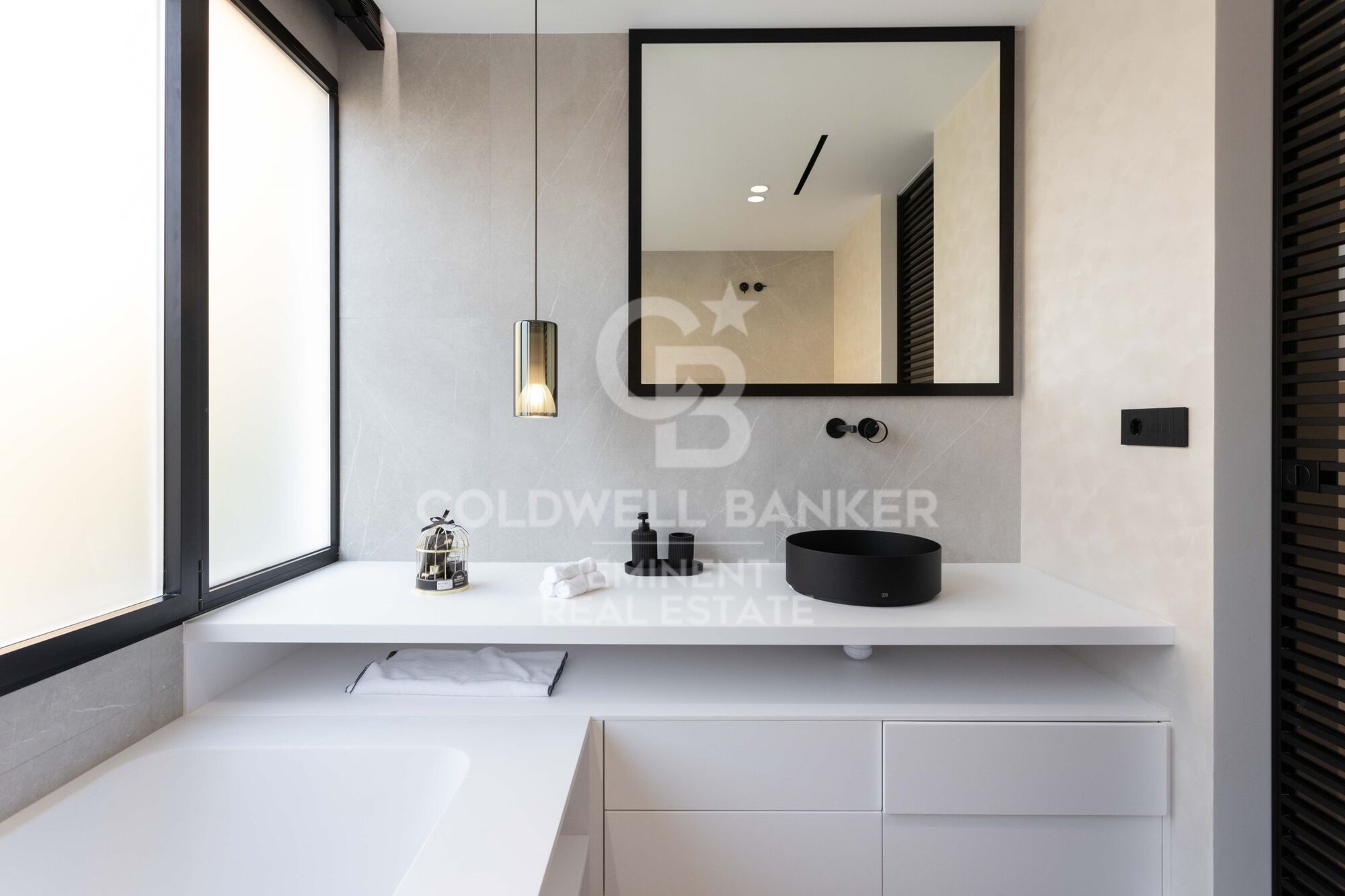 MAGNIFIQUE APPARTEMENT SUR VIA AUGUSTA - GANDUXER.