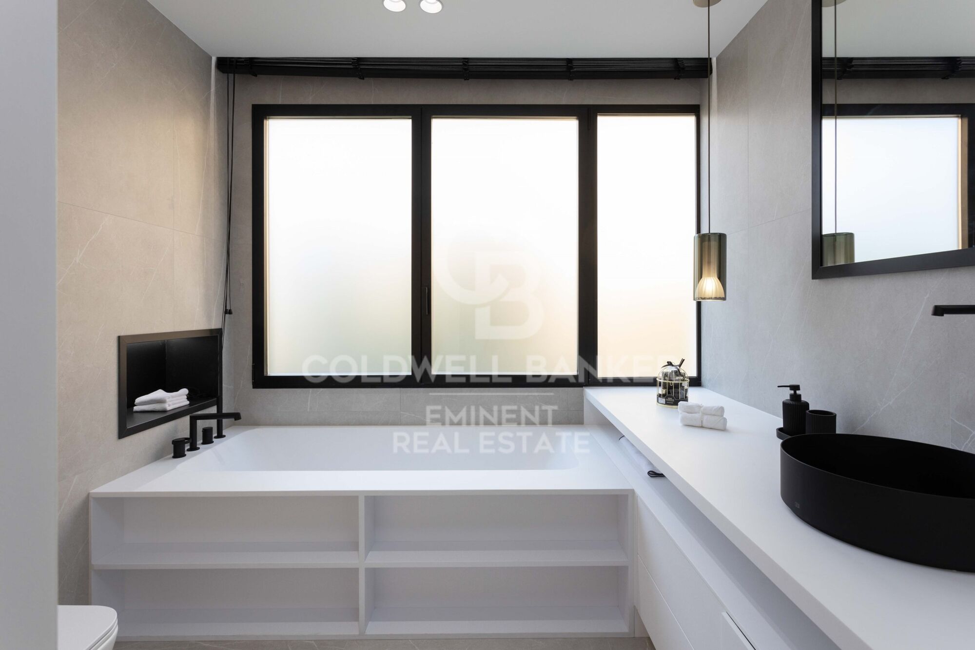 MAGNIFIQUE APPARTEMENT SUR VIA AUGUSTA - GANDUXER.