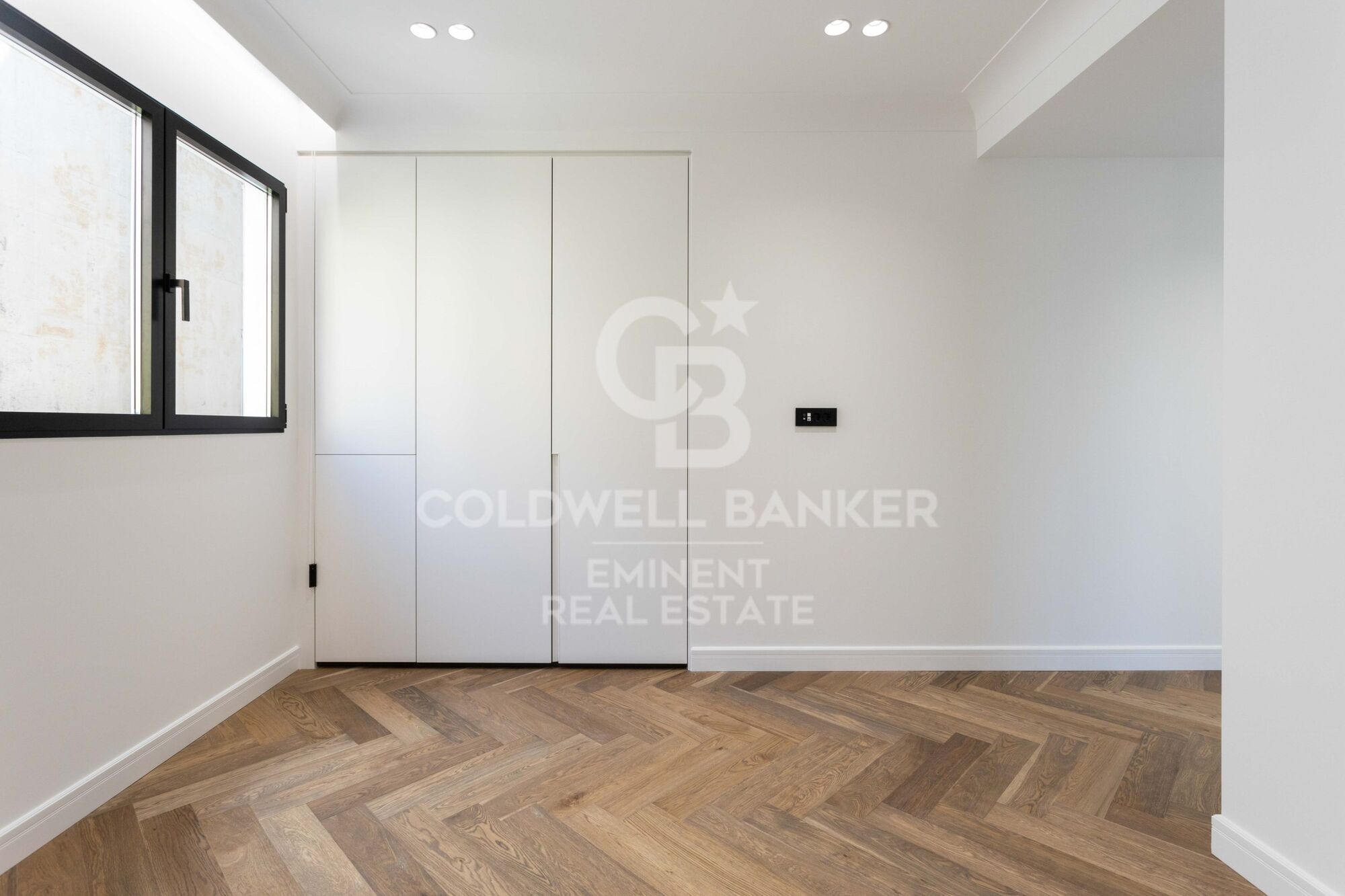 PRÄCHTIGE WOHNUNG AN DER VIA AUGUSTA - GANDUXER.