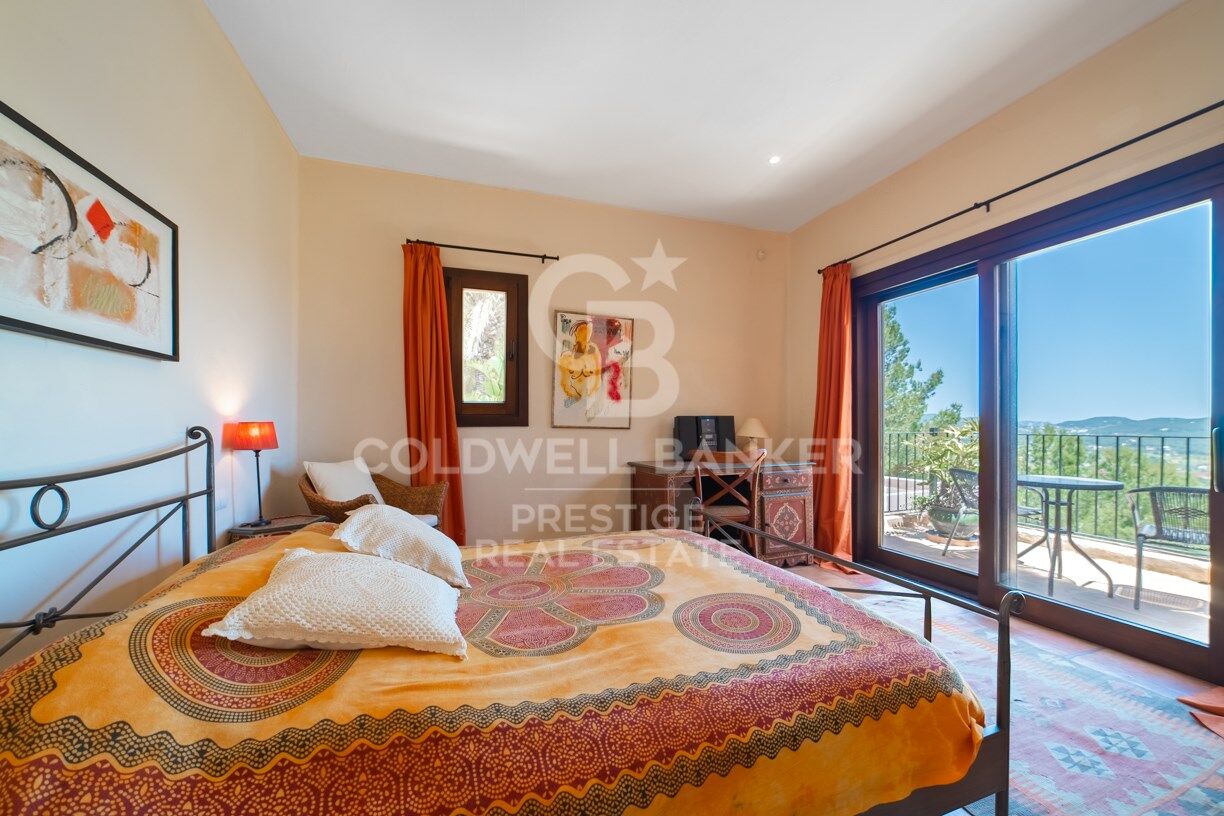 Exclusiva casa de campo con fantásticas vistas al mar y licencia de alquiler