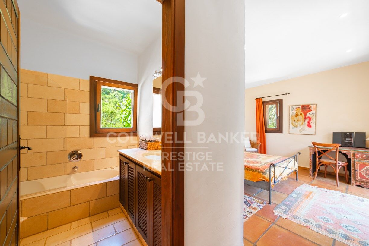 Exclusiva casa de campo con fantásticas vistas al mar y licencia de alquiler