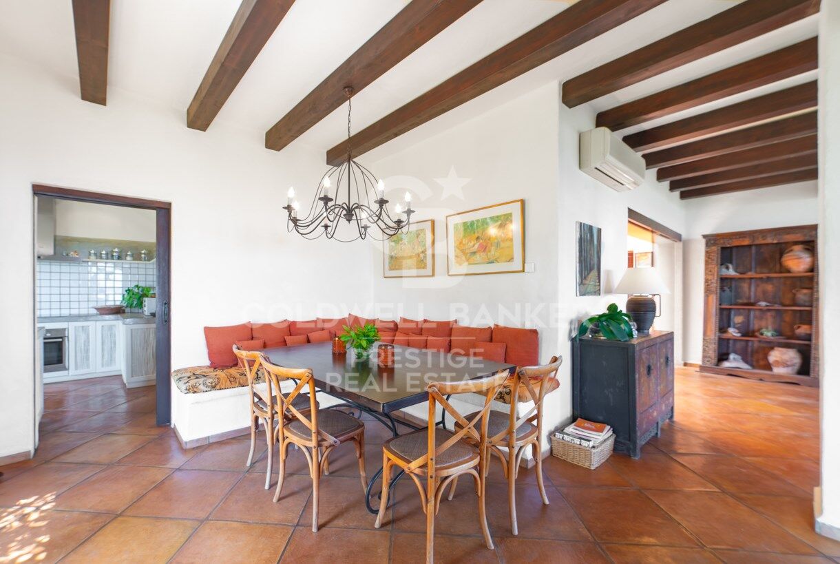 Exclusiva casa de campo con fantásticas vistas al mar y licencia de alquiler