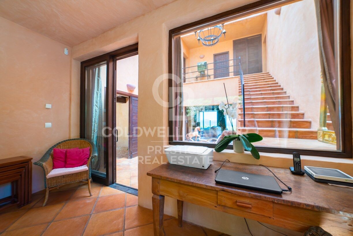 Exclusive country house with fantastic sea views and rental license