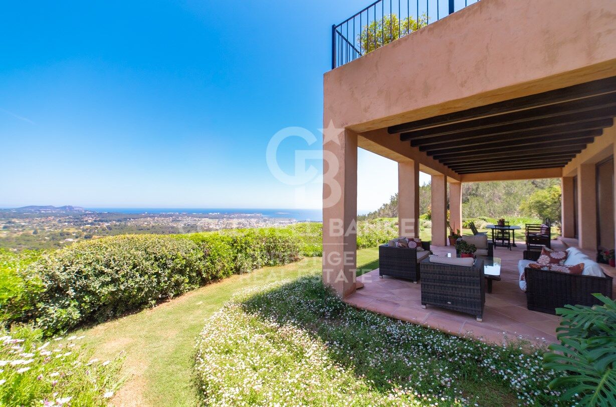 Exclusive country house with fantastic sea views and rental license