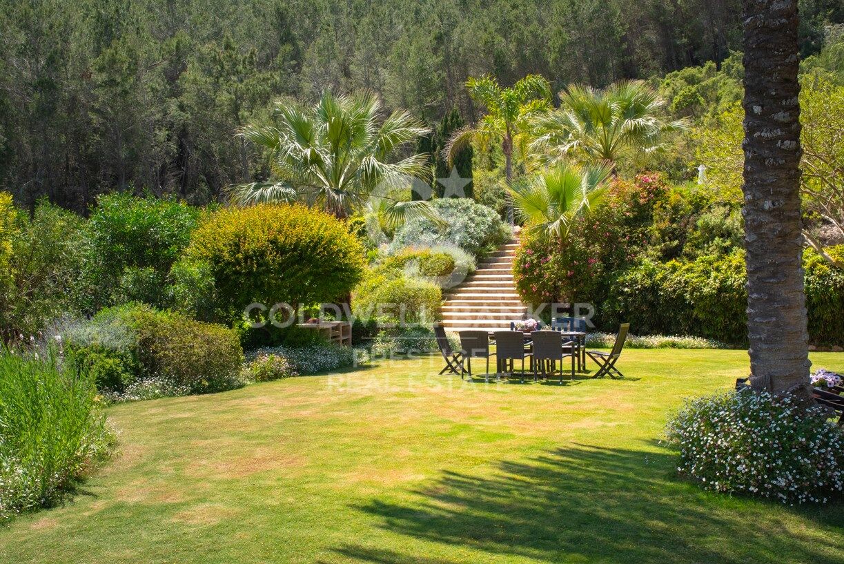 Exclusive country house with fantastic sea views and rental license