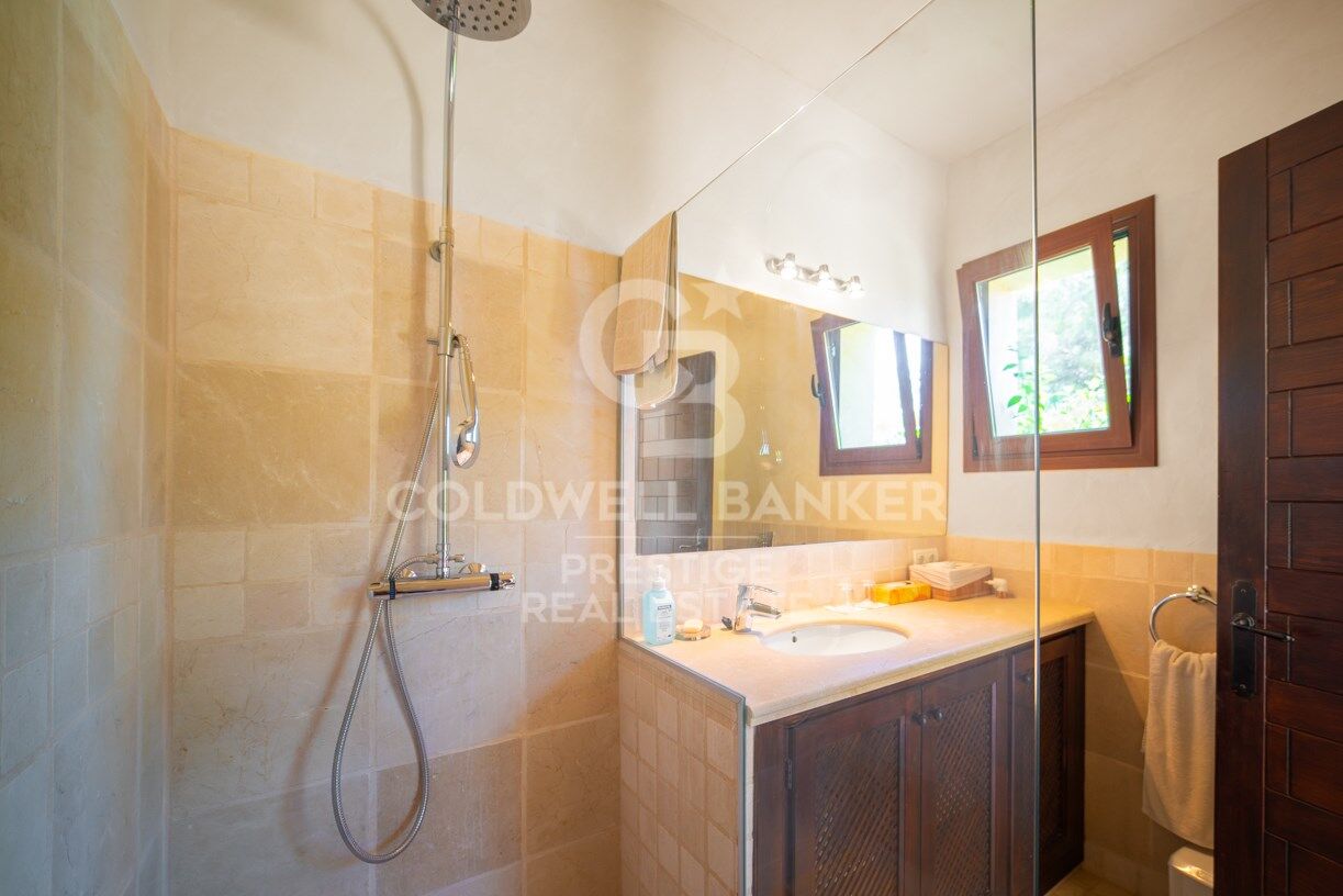 Maison de campagne exclusive avec vue fantastique sur la mer et licence de location