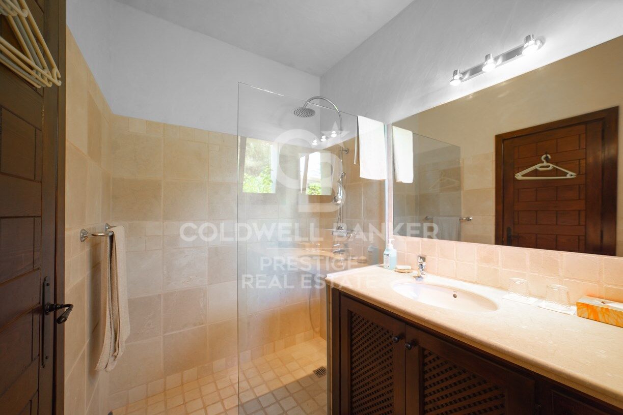 Maison de campagne exclusive avec vue fantastique sur la mer et licence de location