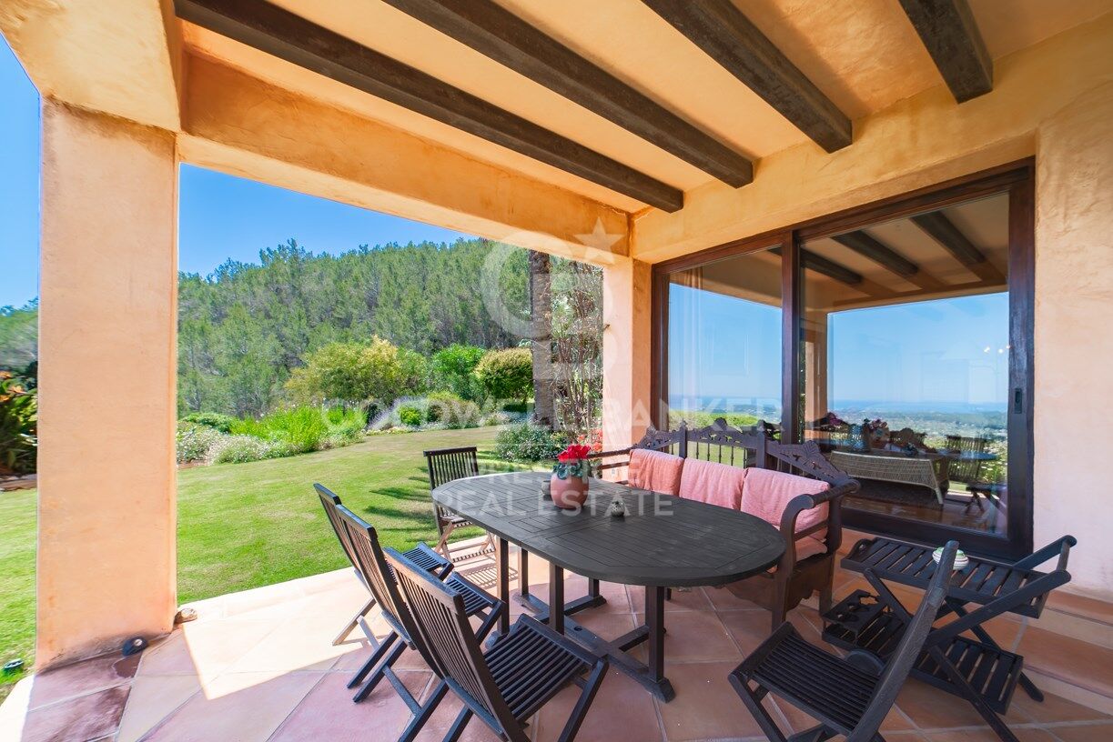 Maison de campagne exclusive avec vue fantastique sur la mer et licence de location