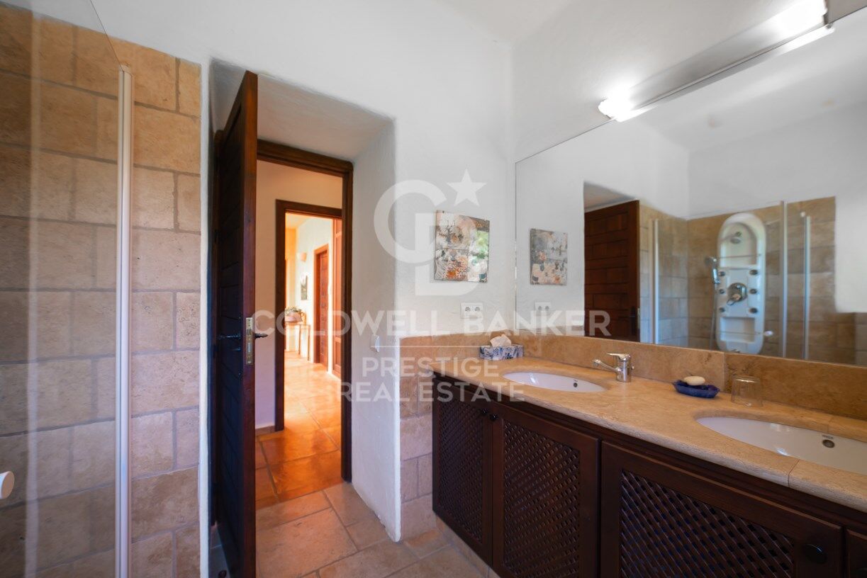 Maison de campagne exclusive avec vue fantastique sur la mer et licence de location