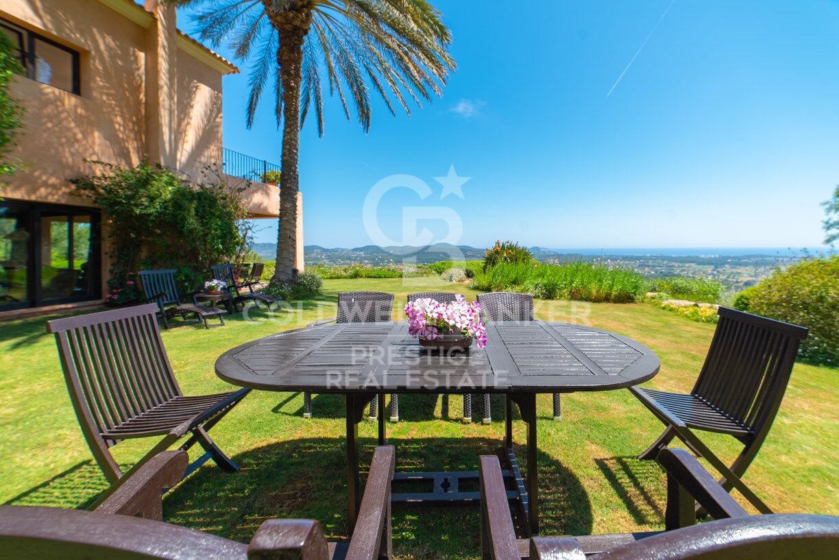 Maison de campagne exclusive avec vue fantastique sur la mer et licence de location