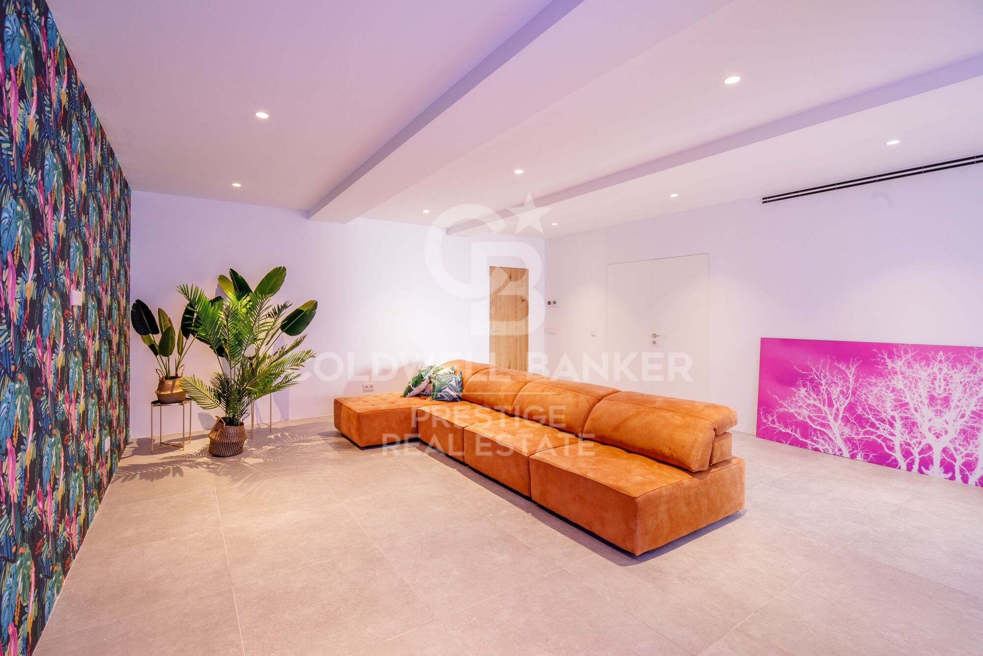 Moderna y nueva villa con 7 dormitorios y vistas abiertas al campo en Ibiza