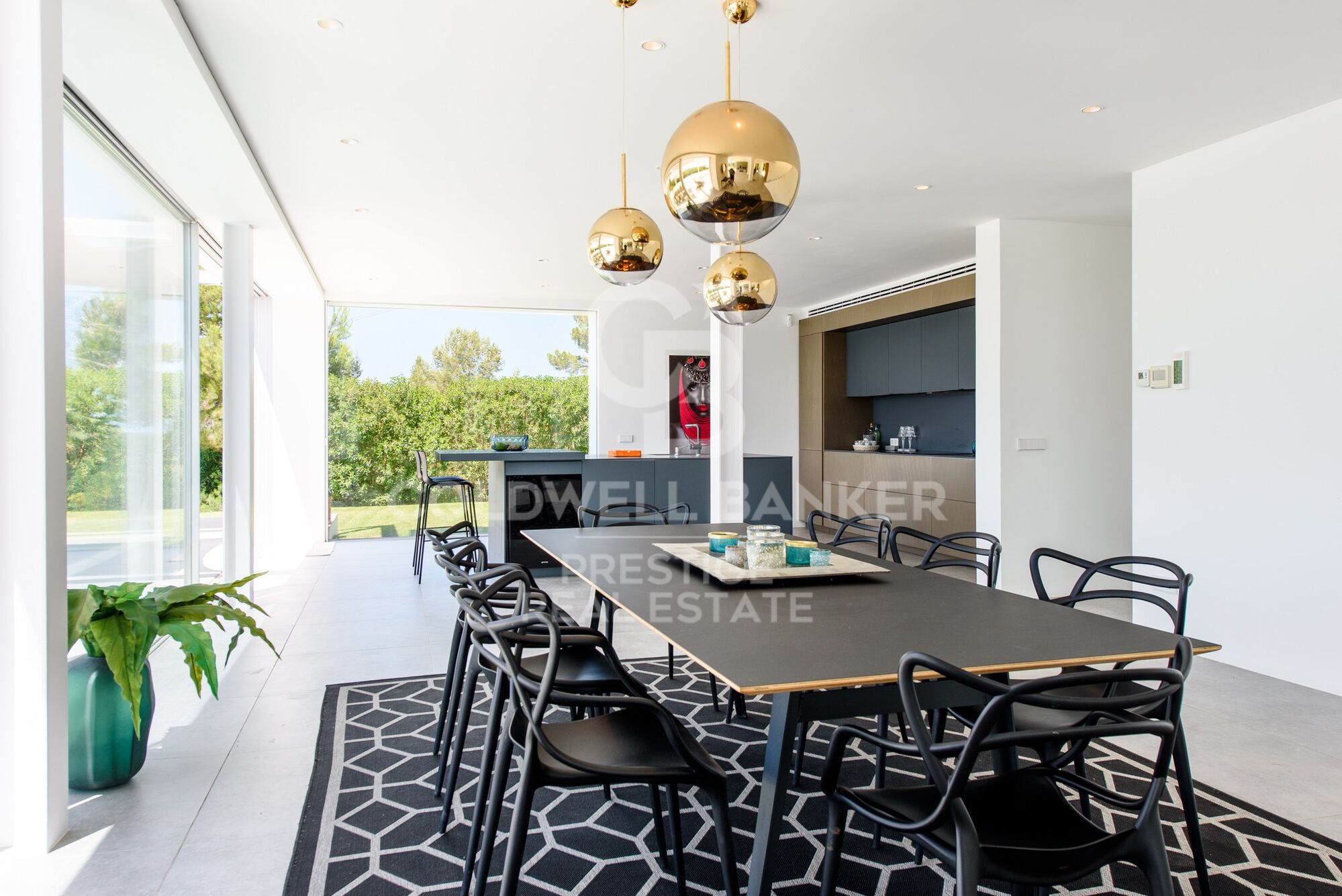 Moderna y nueva villa con 7 dormitorios y vistas abiertas al campo en Ibiza