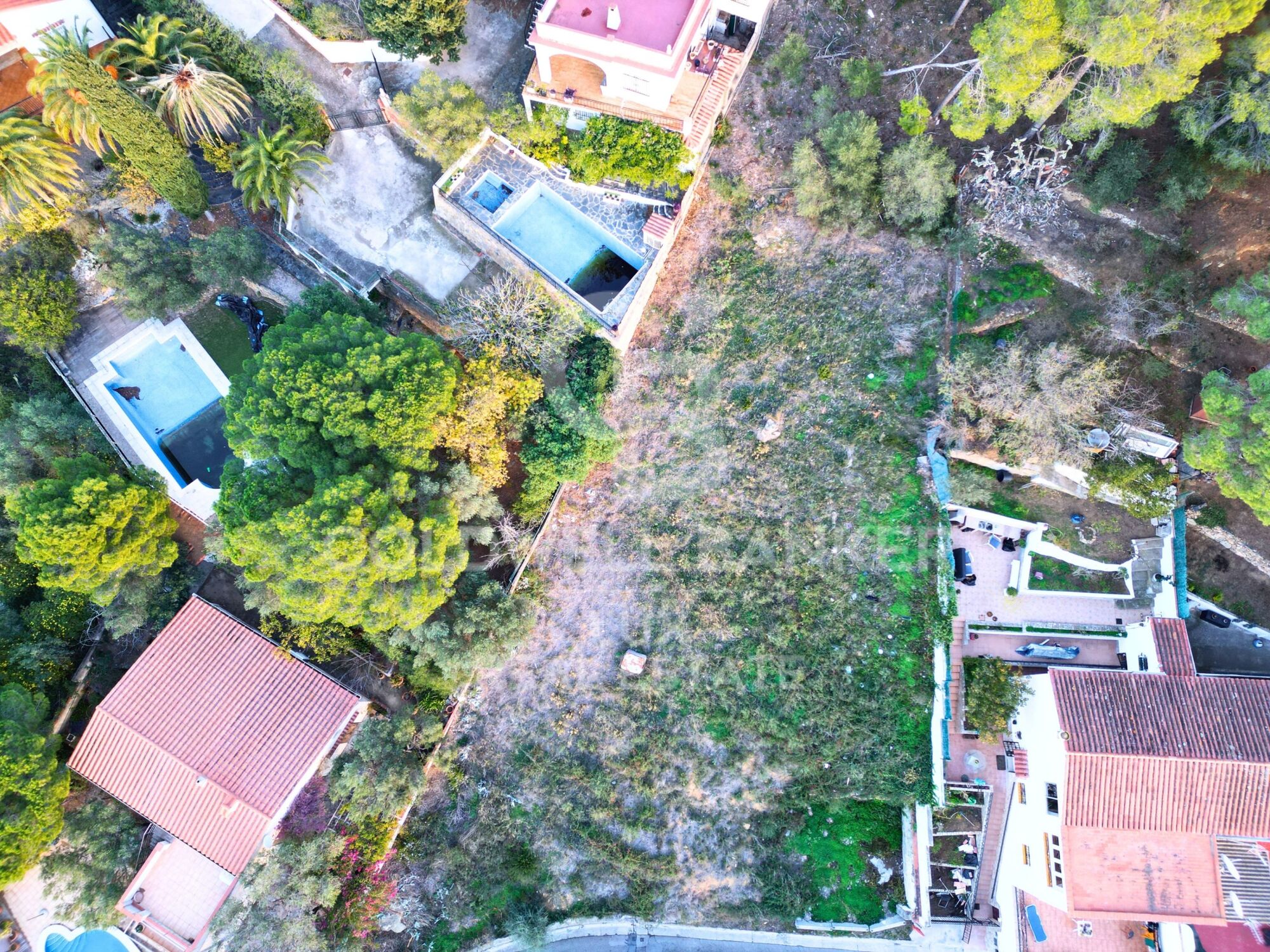 Plot of 929 m2 in Roses, possibility to build