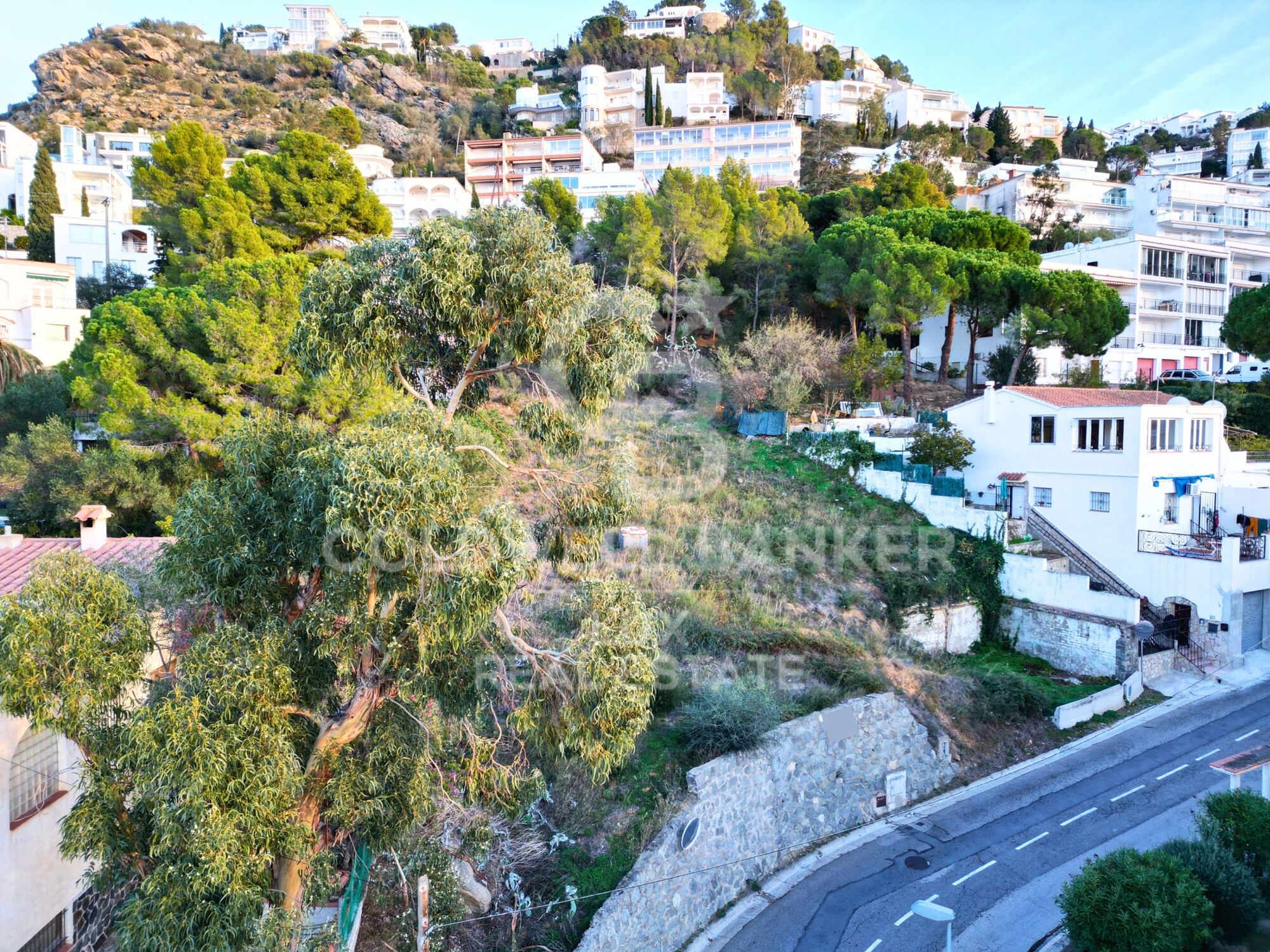 Plot of 929 m2 in Roses, possibility to build