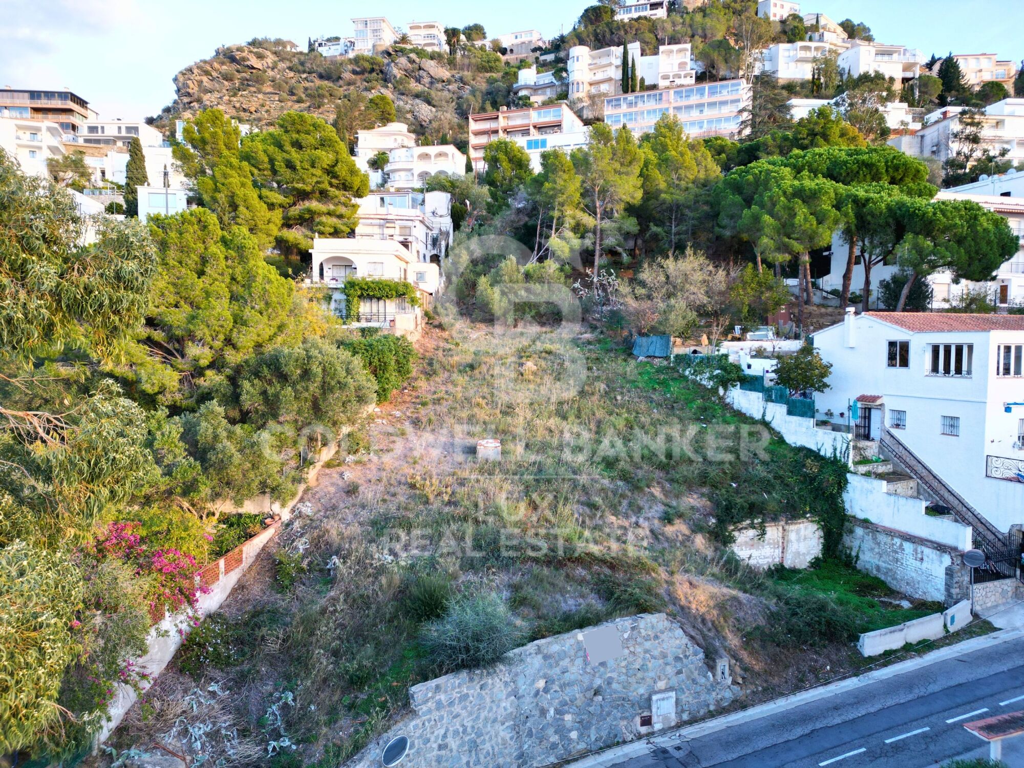 Plot of 929 m2 in Roses, possibility to build